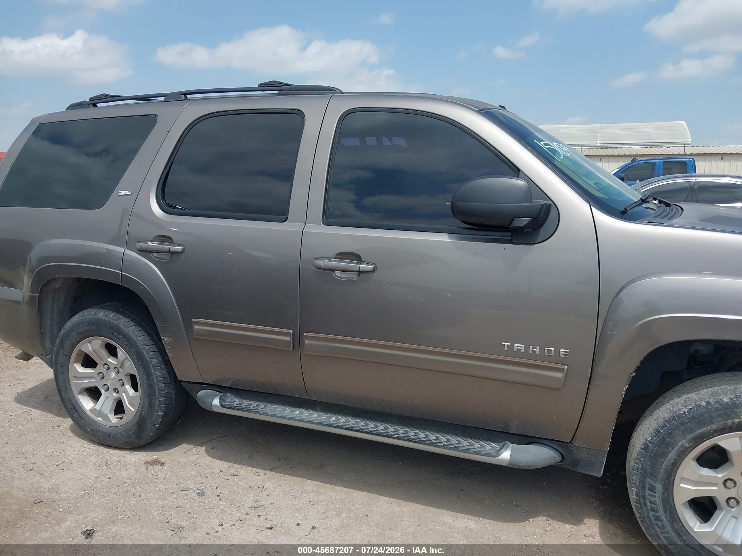 2011 Chevrolet Tahoe Lt Silver vin: 1GNSCBE0XBR151079