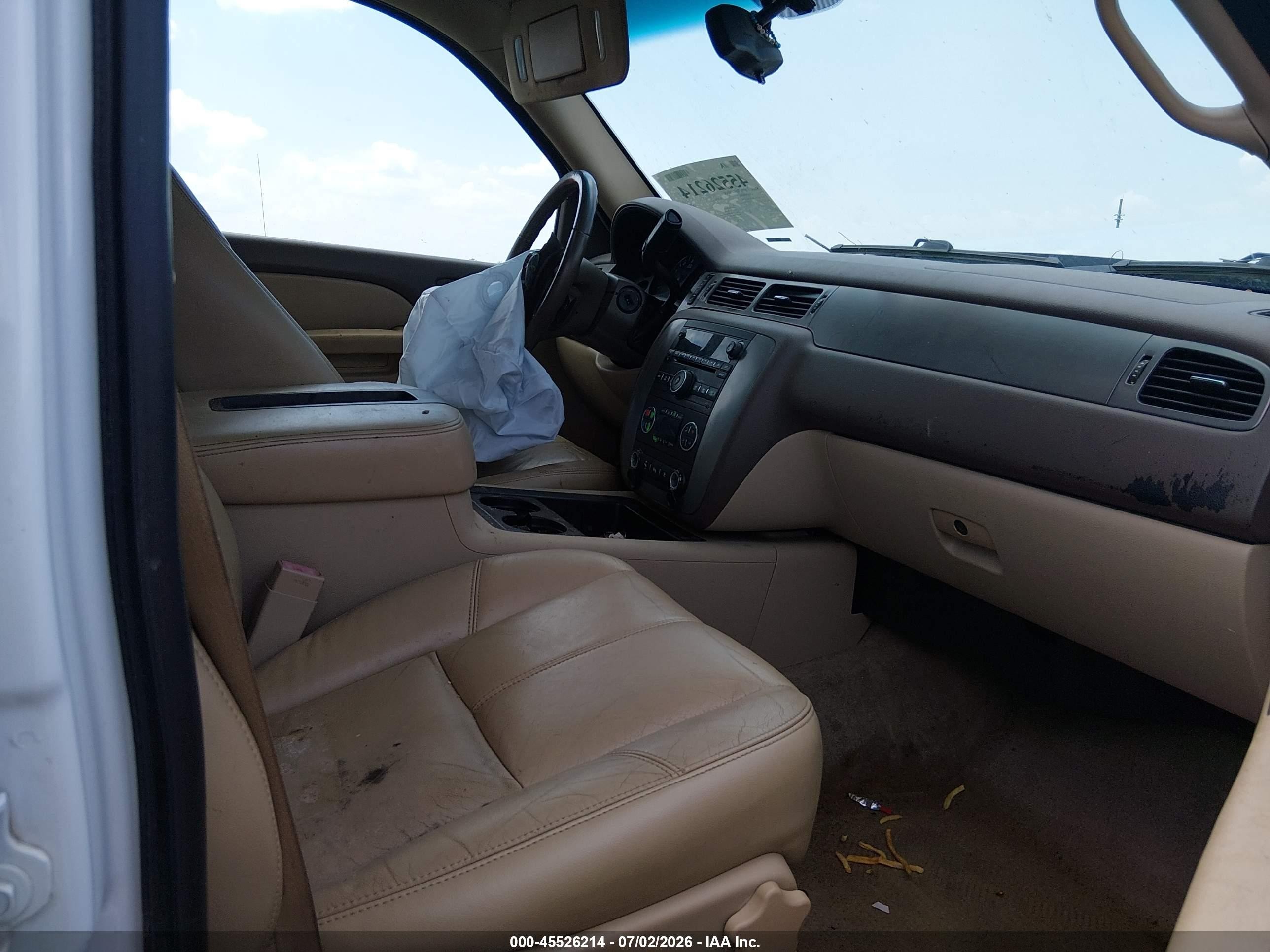 2011 Chevrolet Tahoe Lt White vin: 1GNSCBE0XBR157562