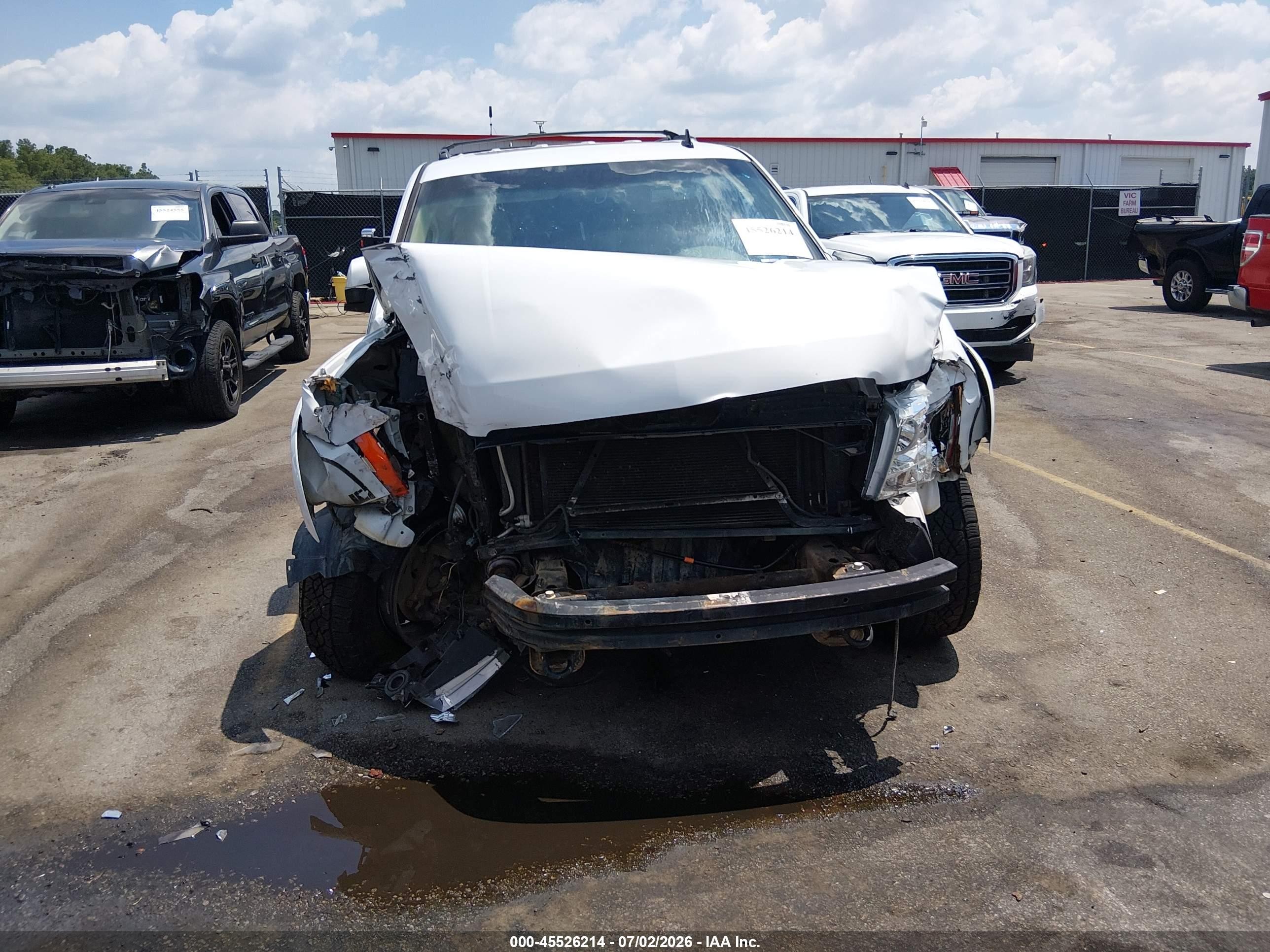 2011 Chevrolet Tahoe Lt White vin: 1GNSCBE0XBR157562