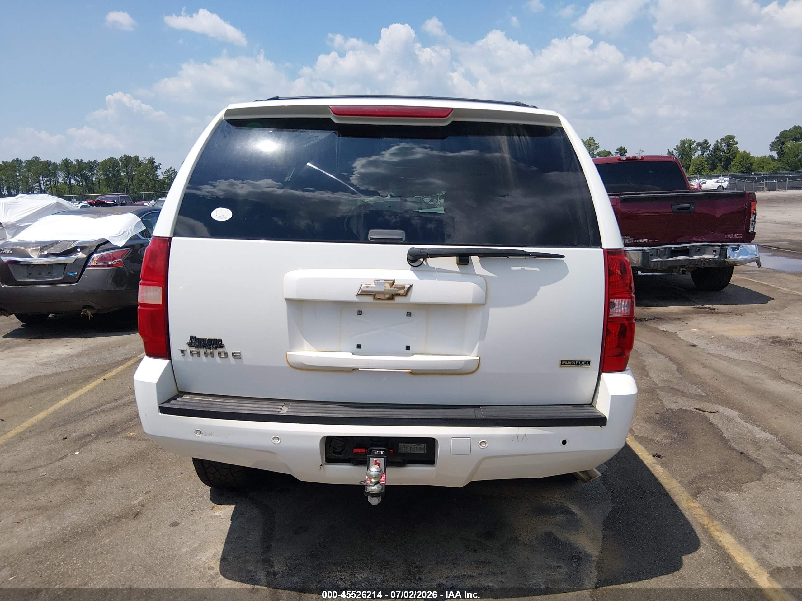 2011 Chevrolet Tahoe Lt White vin: 1GNSCBE0XBR157562