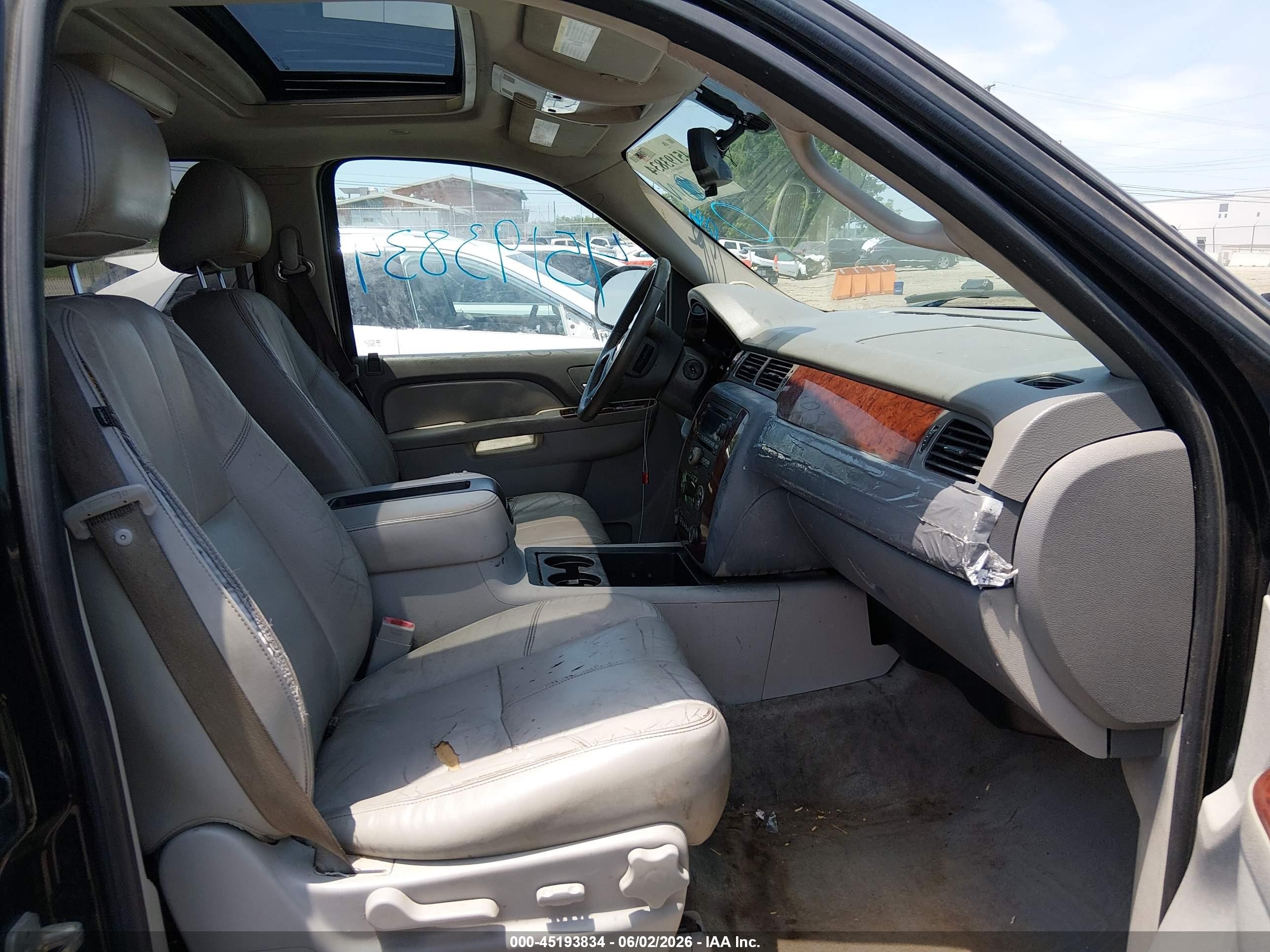 2011 Chevrolet Tahoe Lt Black vin: 1GNSCBE0XBR188682