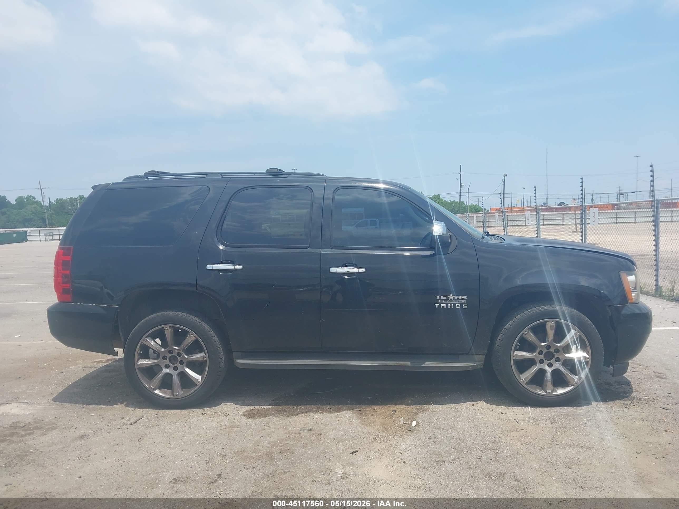 2011 Chevrolet Tahoe Lt Черный vin: 1GNSCBE0XBR262022
