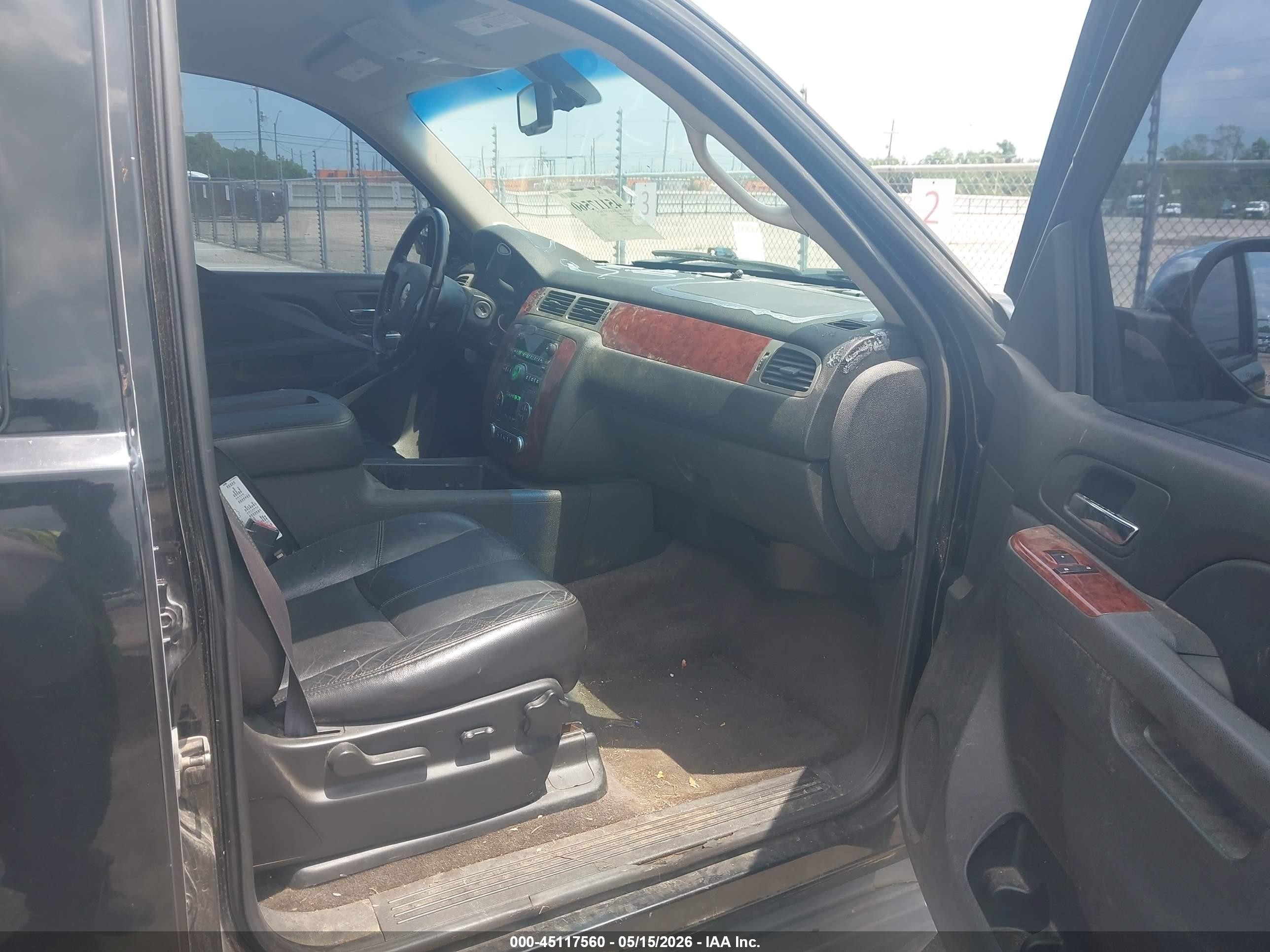 2011 Chevrolet Tahoe Lt Черный vin: 1GNSCBE0XBR262022
