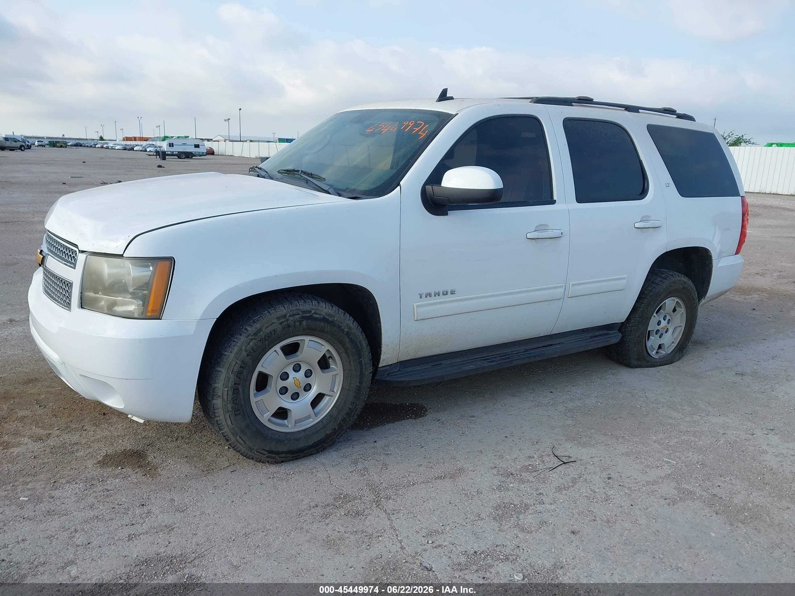 2012 Chevrolet Tahoe Lt White vin: 1GNSCBE0XCR147017