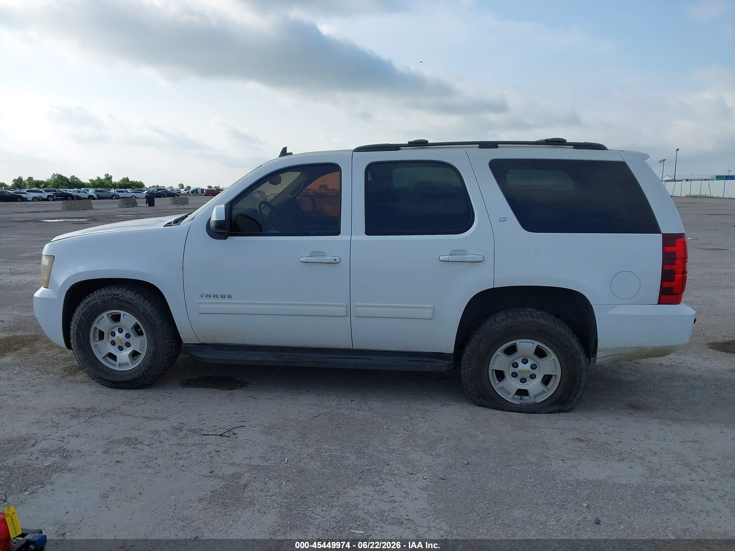2012 Chevrolet Tahoe Lt White vin: 1GNSCBE0XCR147017