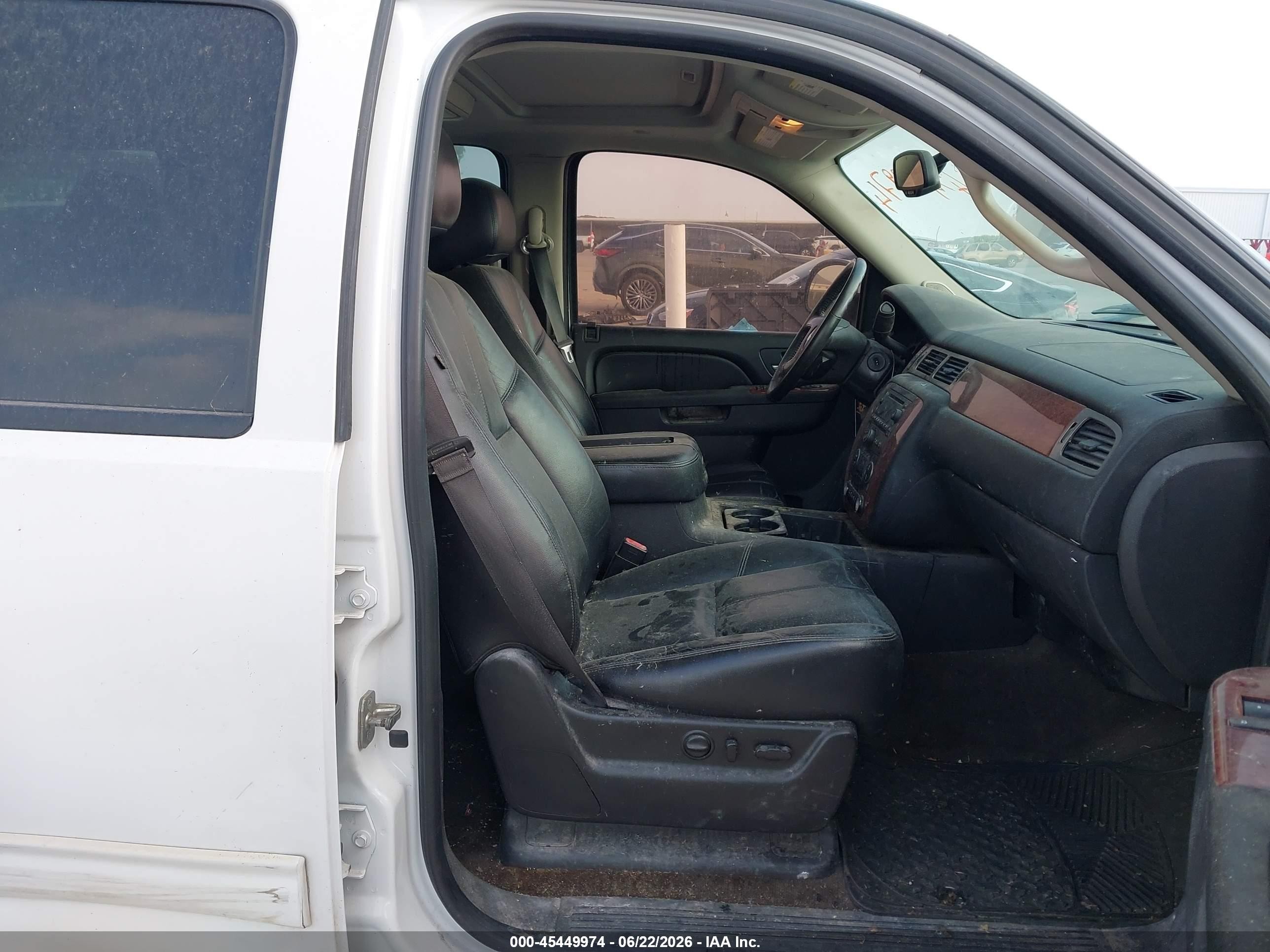 2012 Chevrolet Tahoe Lt White vin: 1GNSCBE0XCR147017