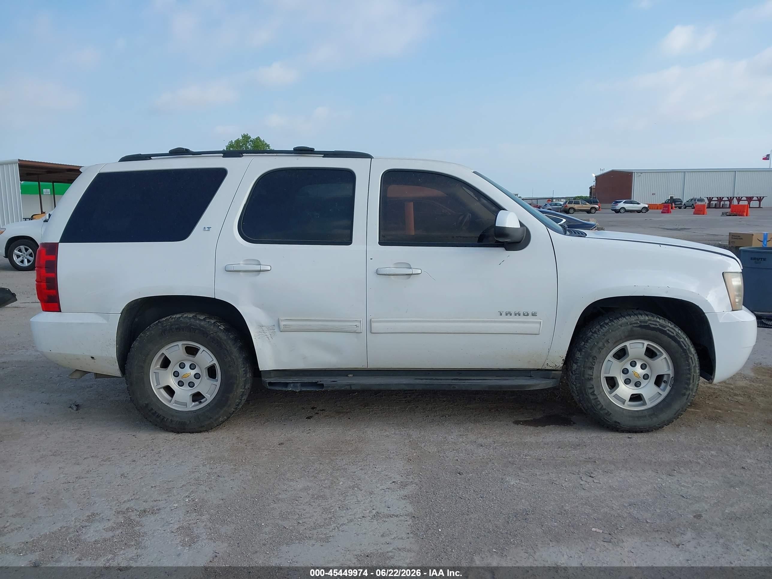2012 Chevrolet Tahoe Lt White vin: 1GNSCBE0XCR147017