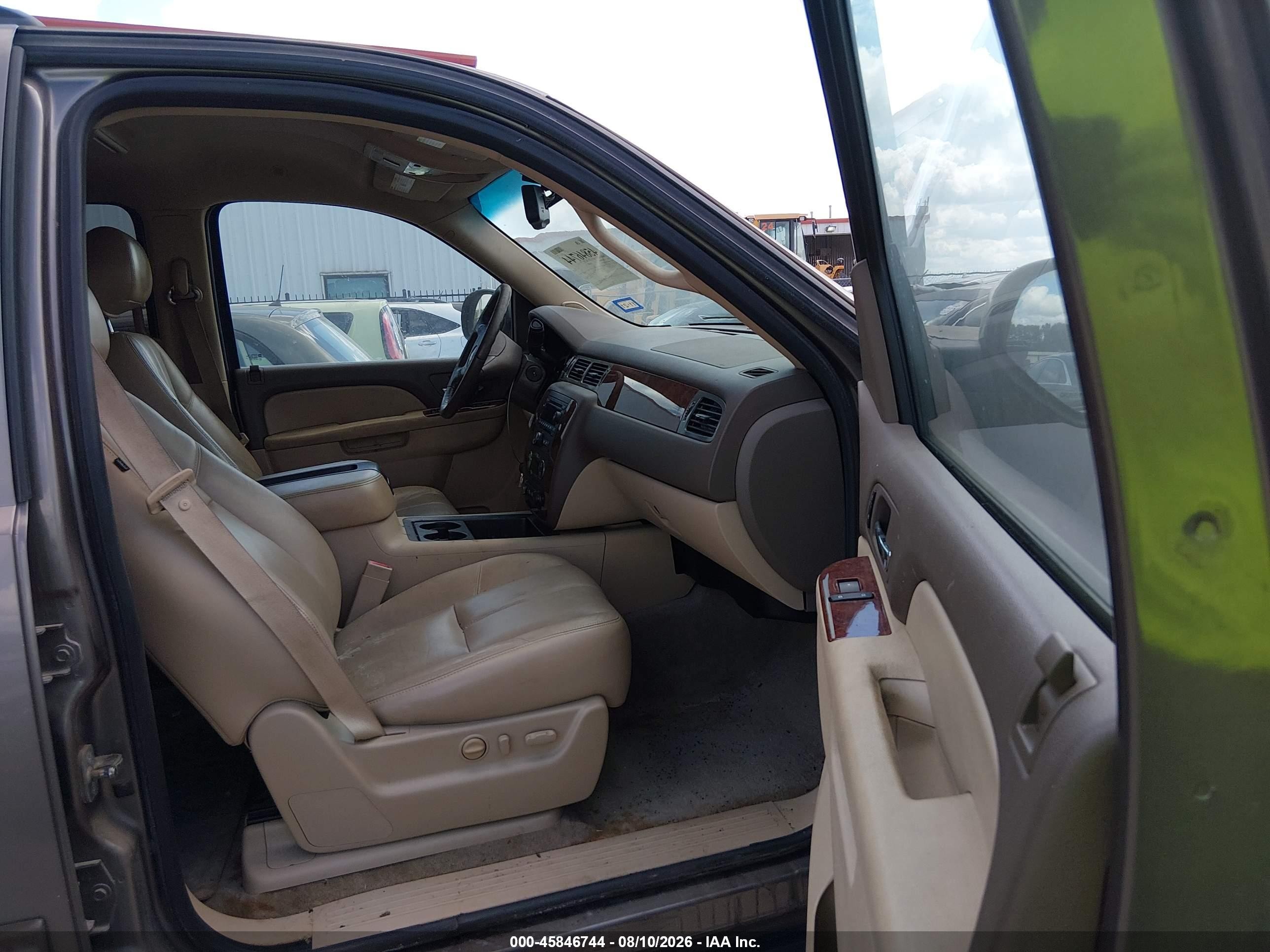 2012 Chevrolet Tahoe Lt Beige vin: 1GNSCBE0XCR231757
