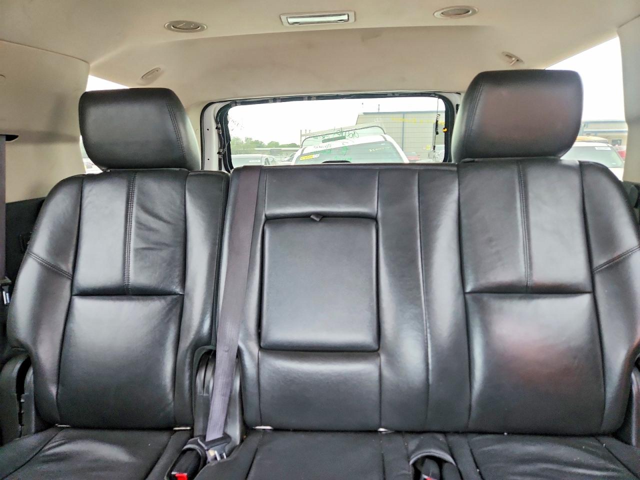 2012 Chevrolet Tahoe C1500 Lt White vin: 1GNSCBE0XCR316324
