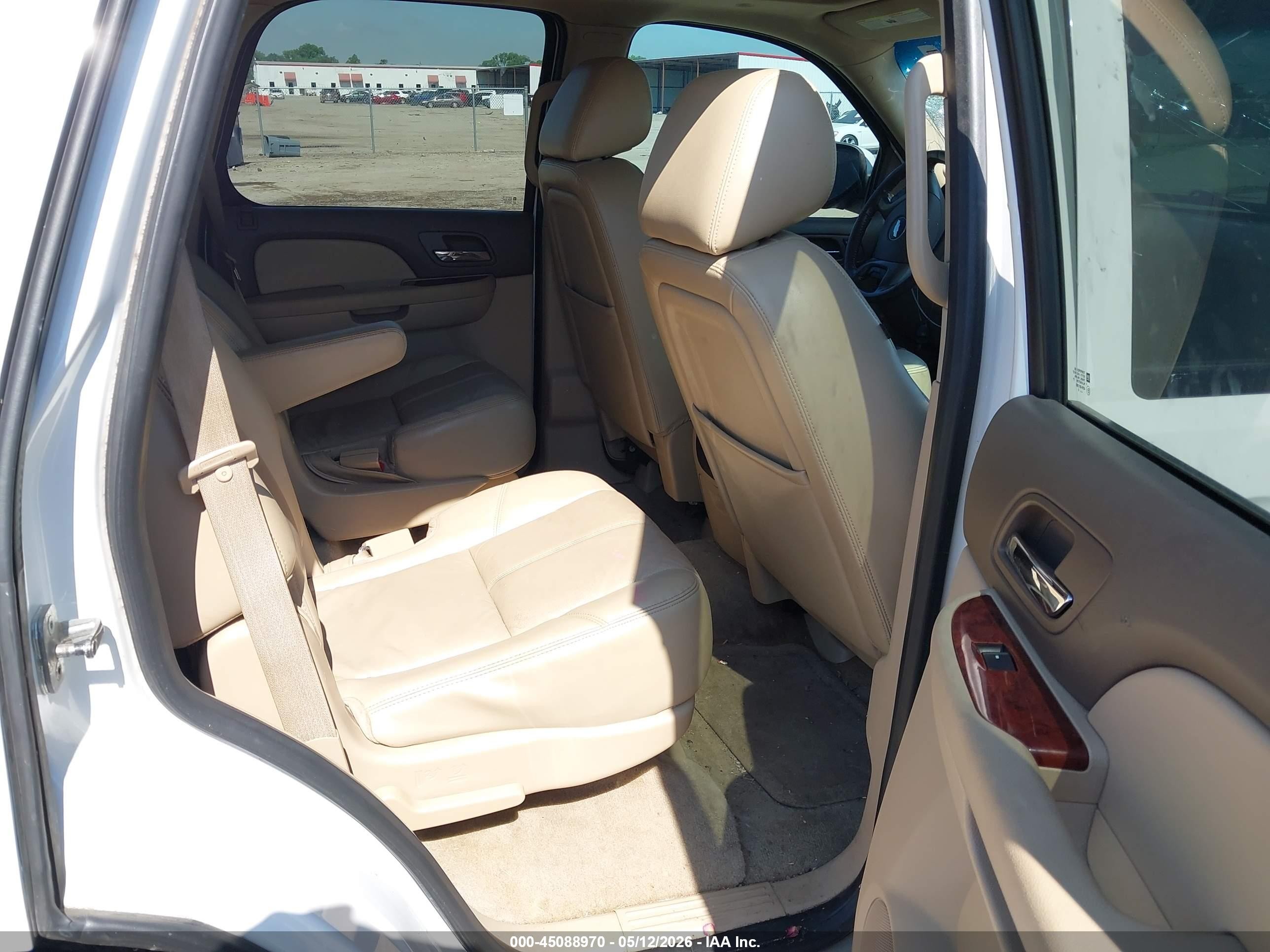 2013 Chevrolet Tahoe Lt White vin: 1GNSCBE0XDR322366