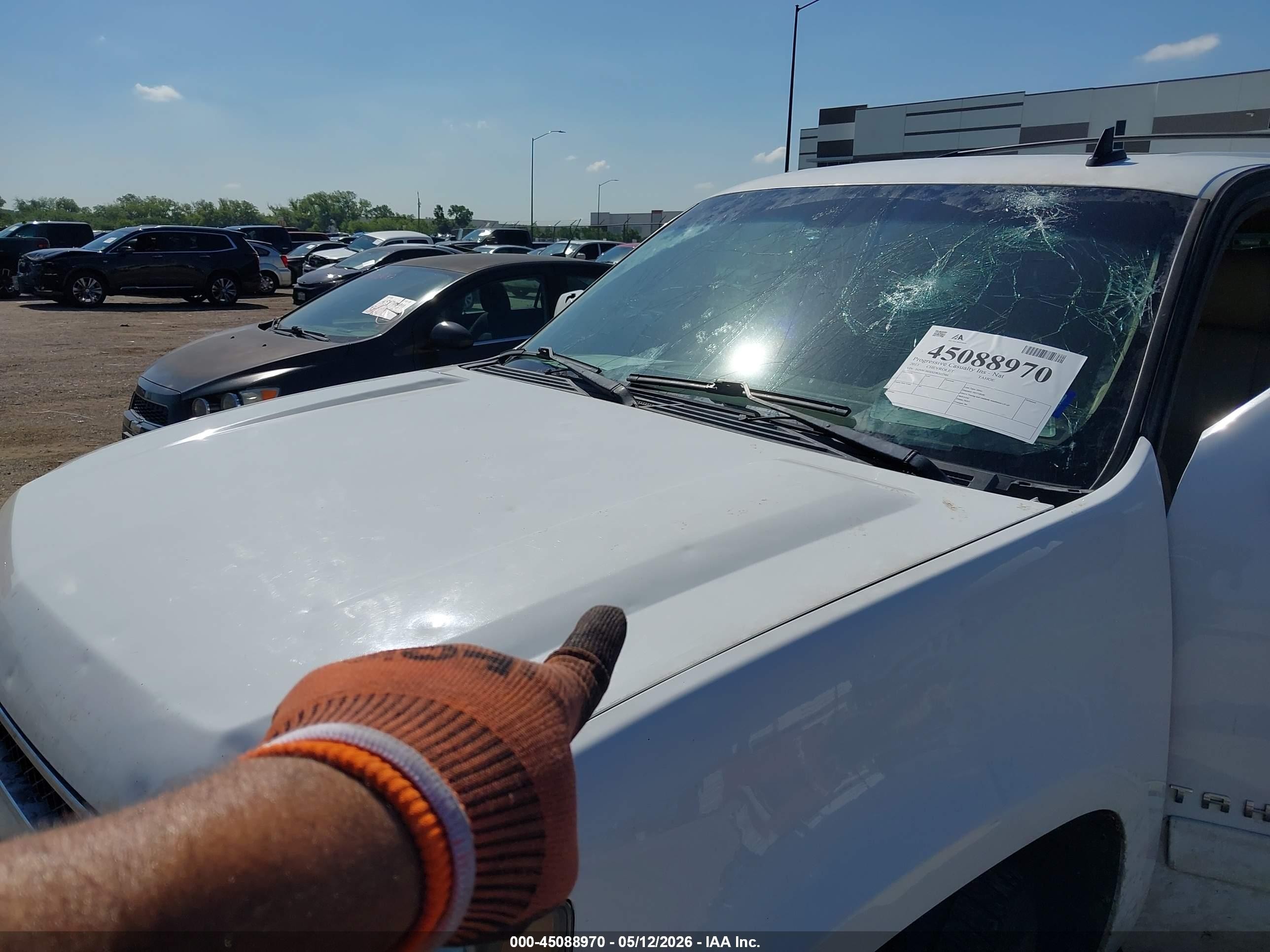 2013 Chevrolet Tahoe Lt White vin: 1GNSCBE0XDR322366