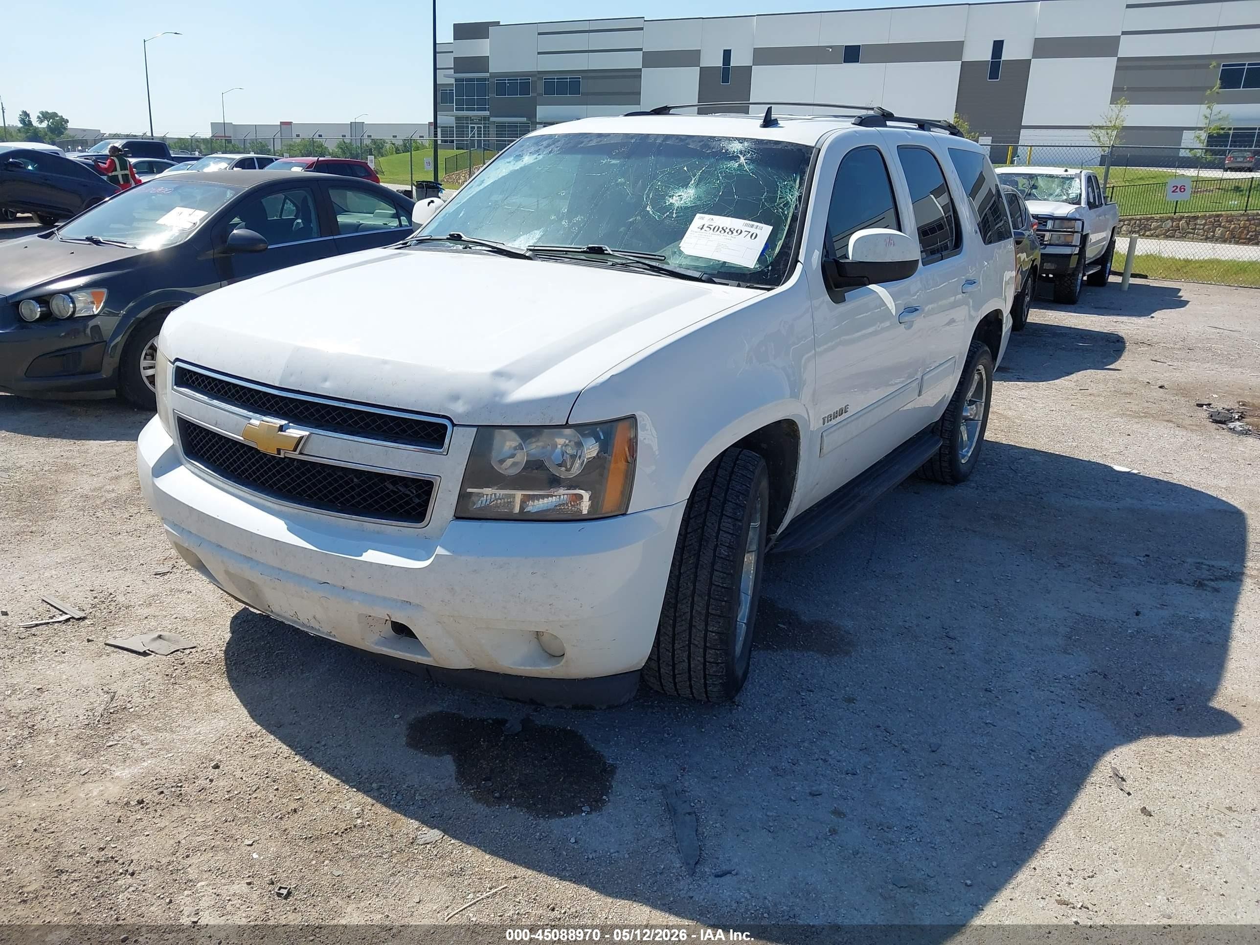 2013 Chevrolet Tahoe Lt White vin: 1GNSCBE0XDR322366
