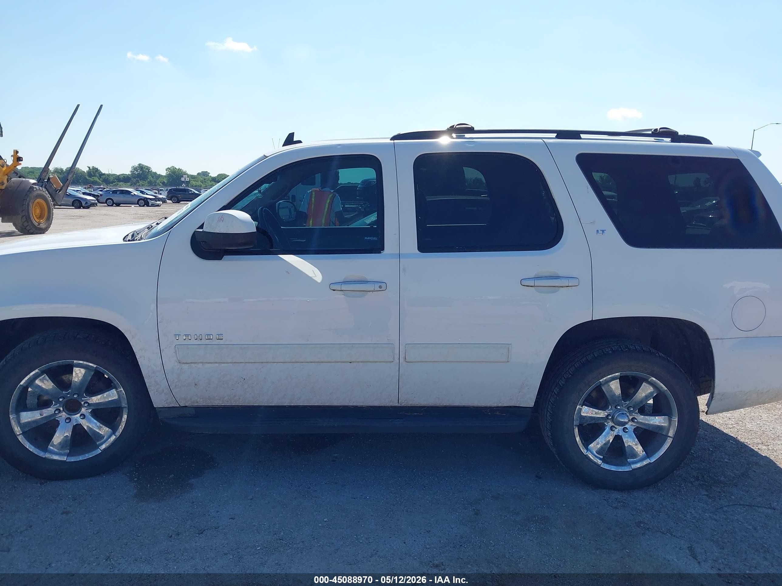2013 Chevrolet Tahoe Lt White vin: 1GNSCBE0XDR322366