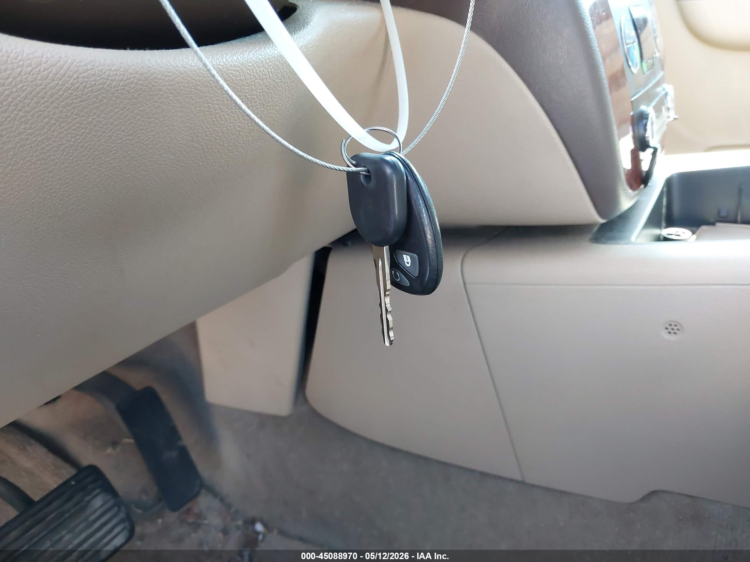 2013 Chevrolet Tahoe Lt White vin: 1GNSCBE0XDR322366