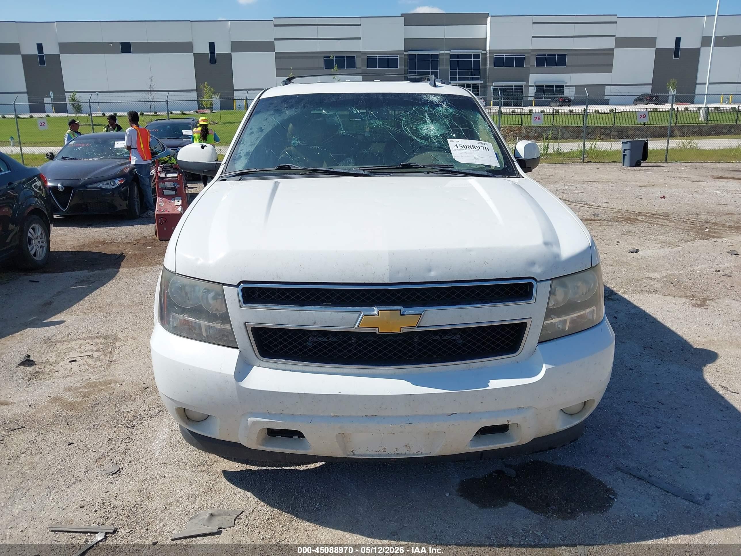 2013 Chevrolet Tahoe Lt White vin: 1GNSCBE0XDR322366