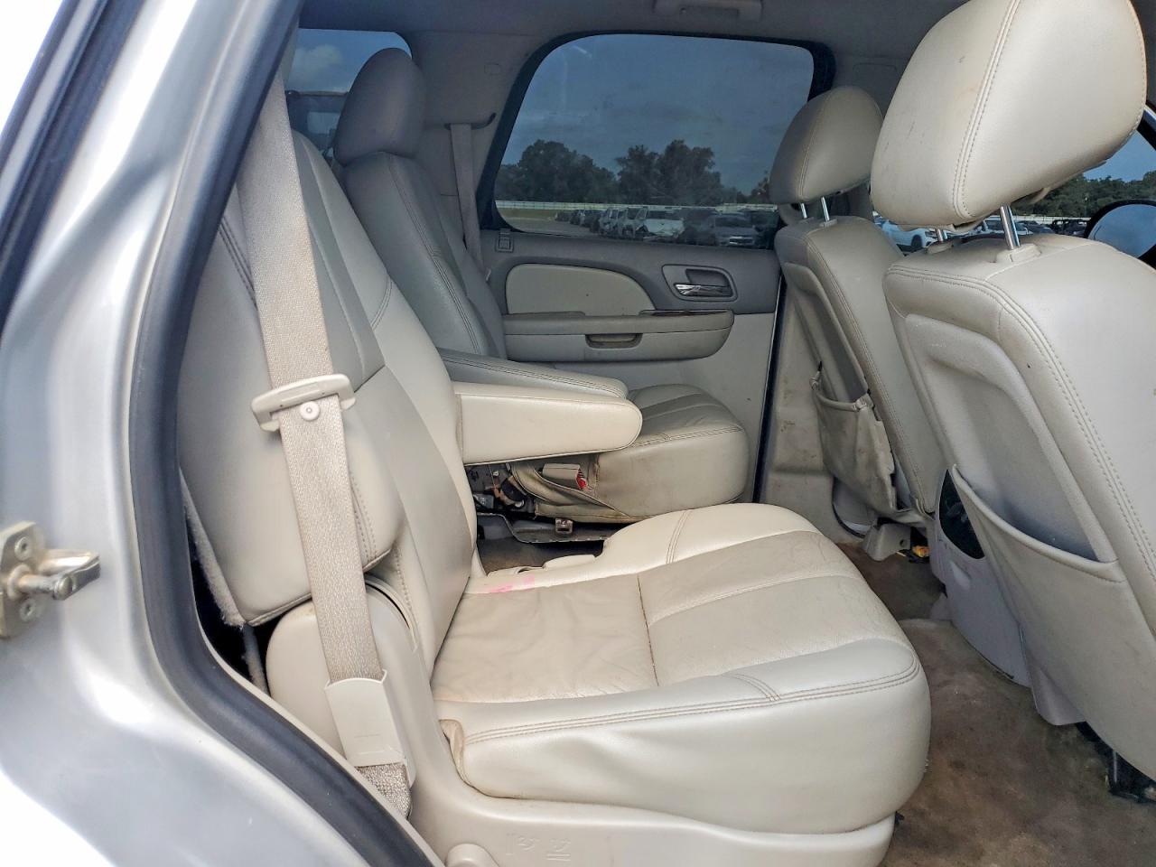 2013 Chevrolet Tahoe C1500 Lt Silver vin: 1GNSCBE0XDR339717