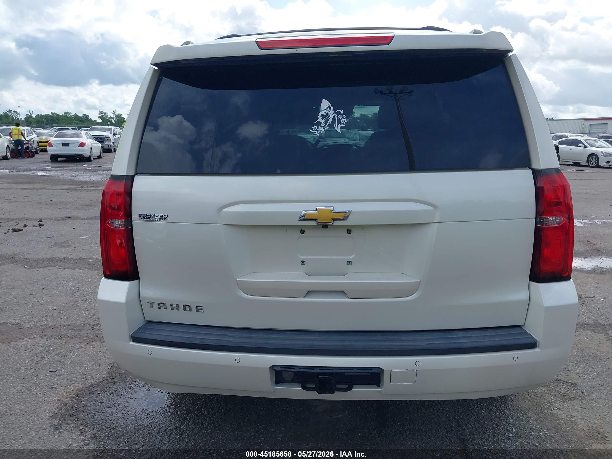2015 Chevrolet Tahoe Lt White vin: 1GNSCBKC1FR184685