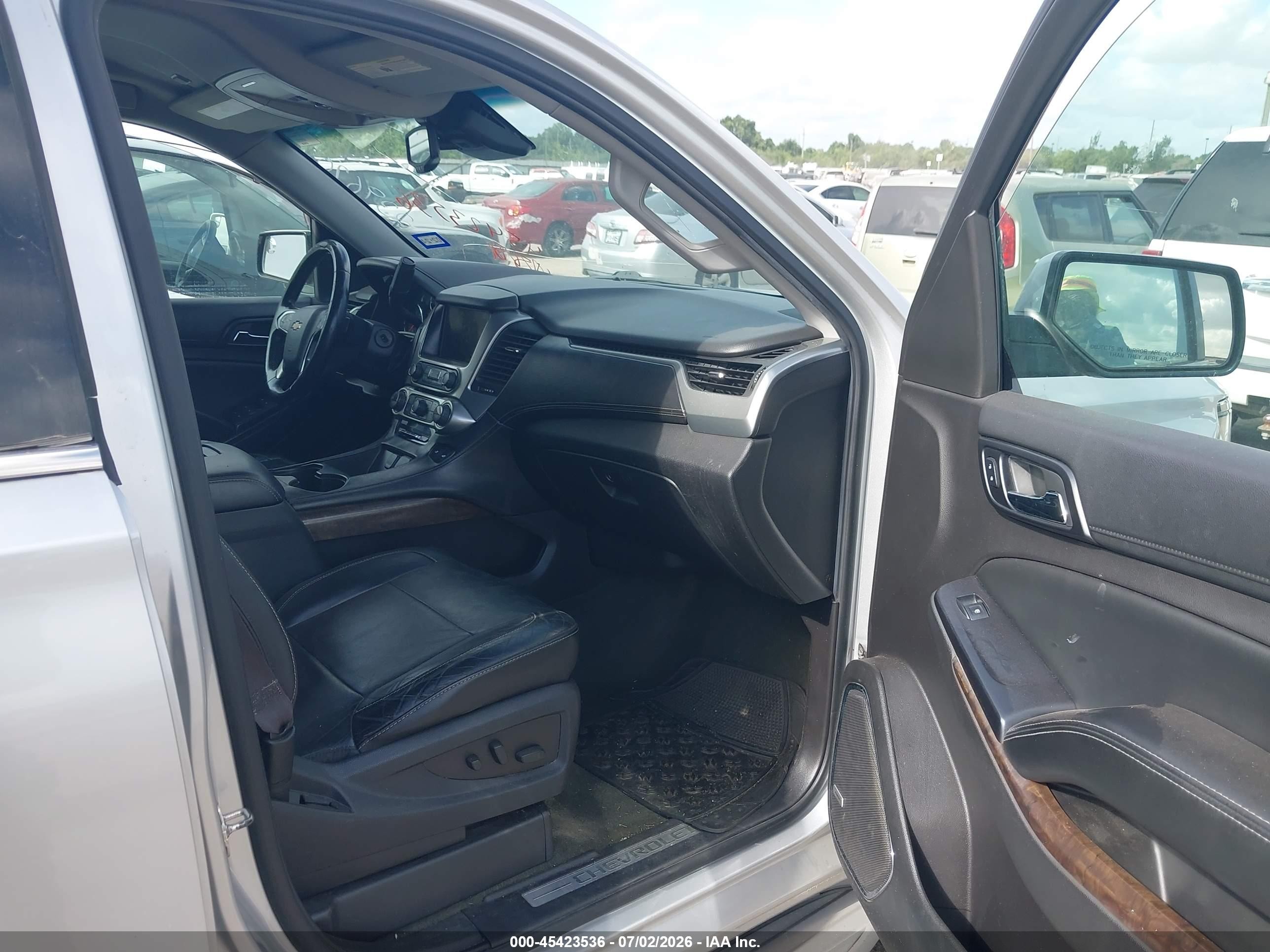 2015 Chevrolet Tahoe Lt Silver vin: 1GNSCBKC1FR239670