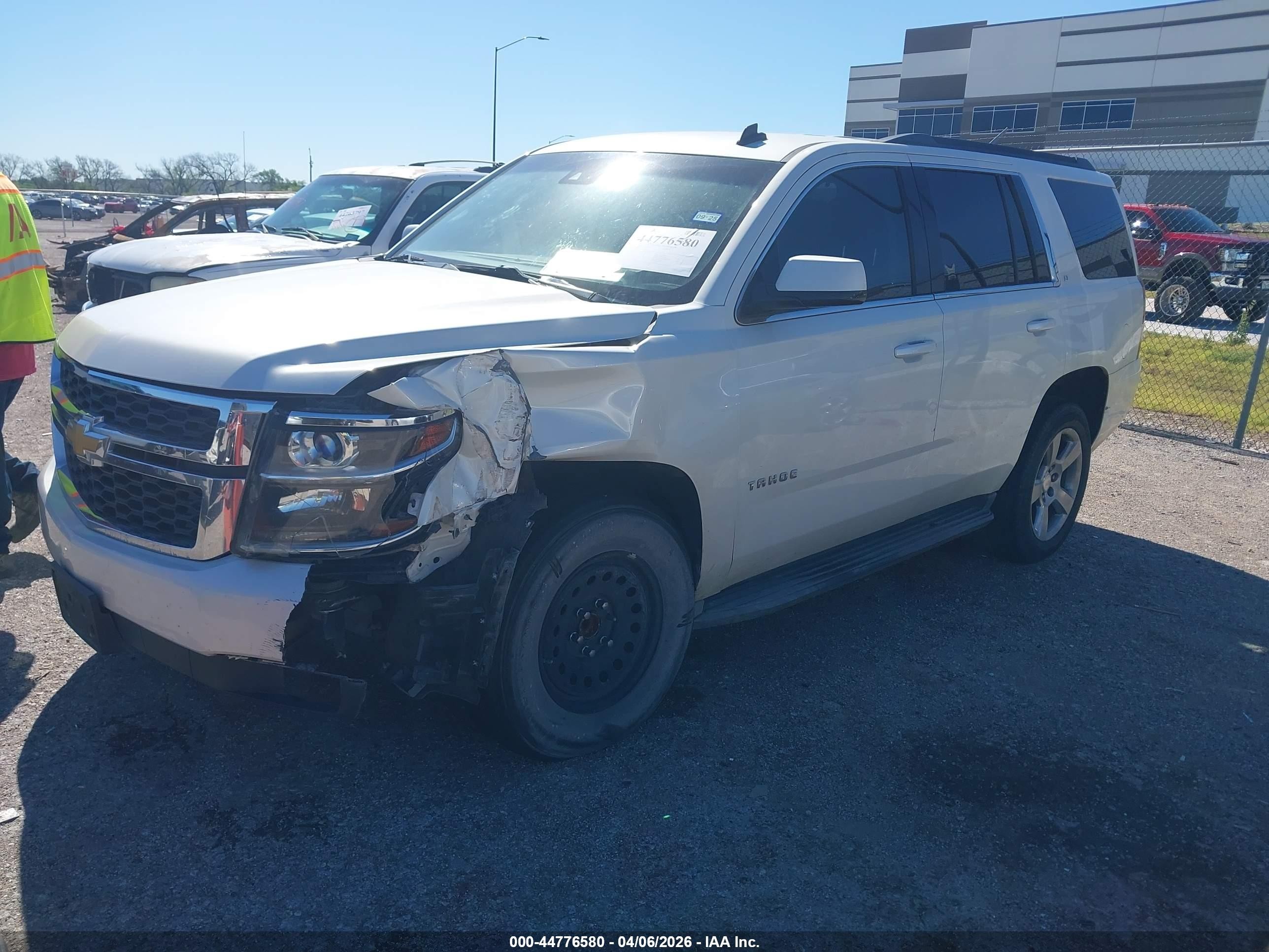 2015 Chevrolet Tahoe Lt White vin: 1GNSCBKC1FR292143