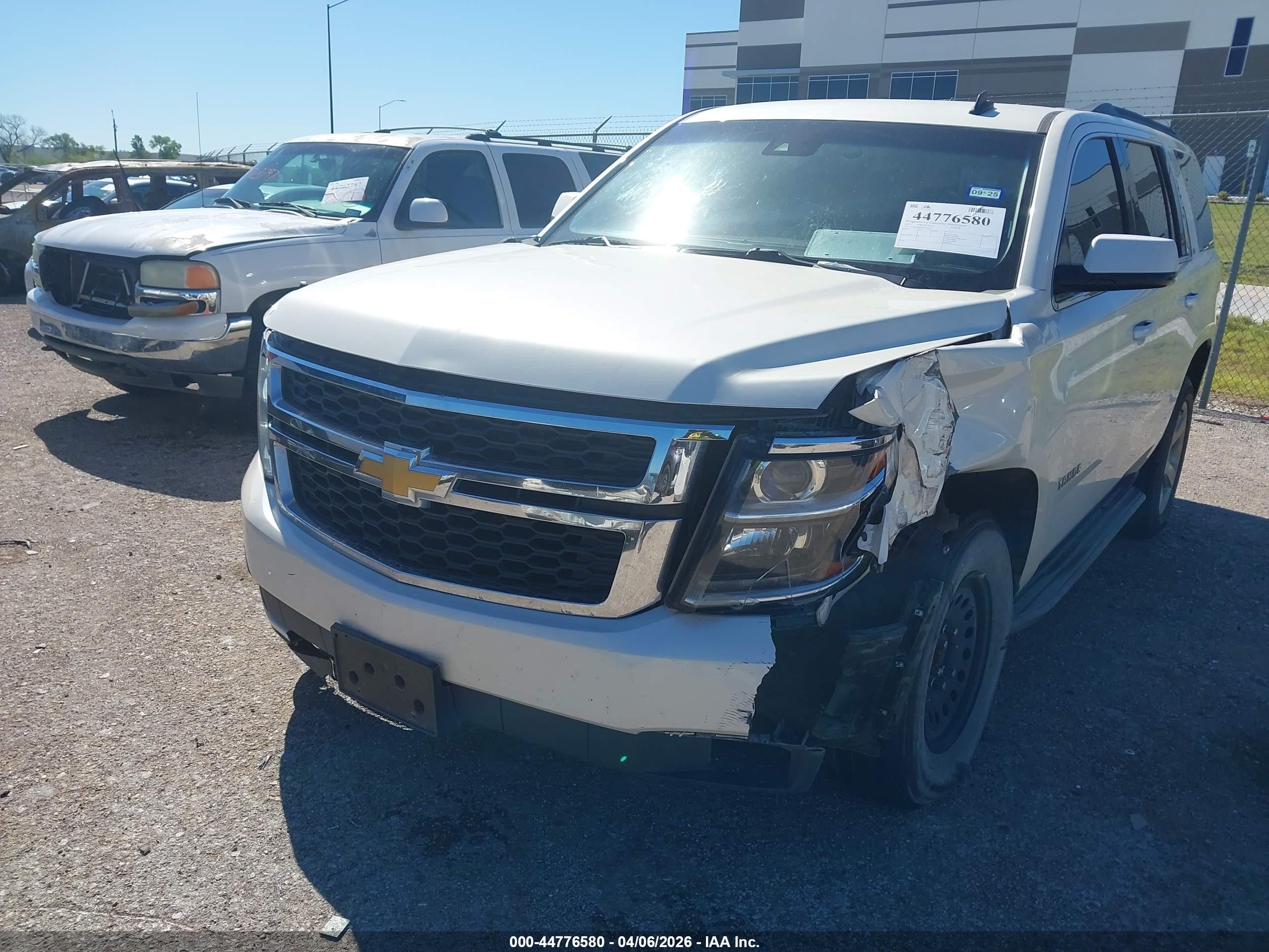 2015 Chevrolet Tahoe Lt White vin: 1GNSCBKC1FR292143