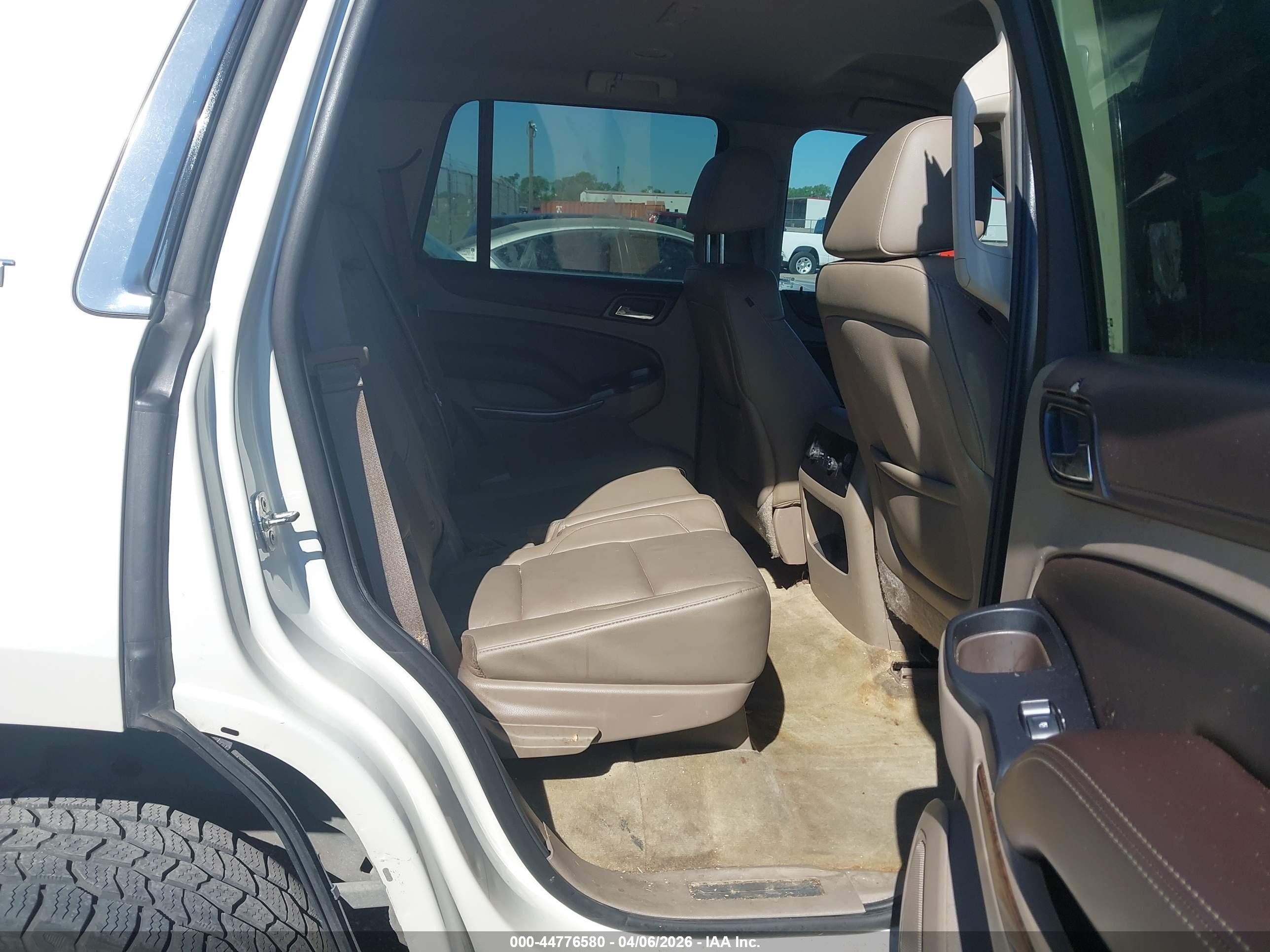 2015 Chevrolet Tahoe Lt White vin: 1GNSCBKC1FR292143