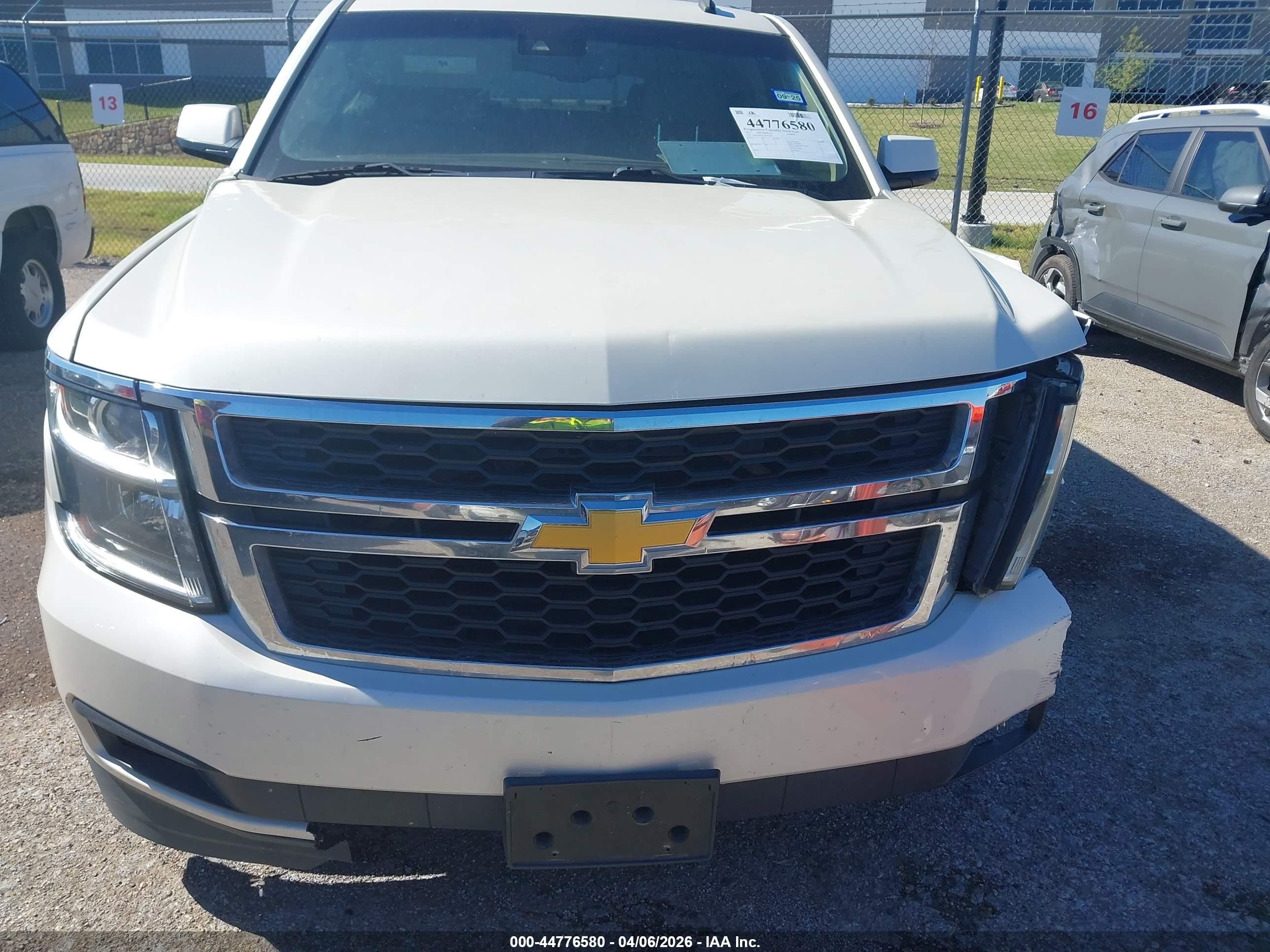2015 Chevrolet Tahoe Lt White vin: 1GNSCBKC1FR292143