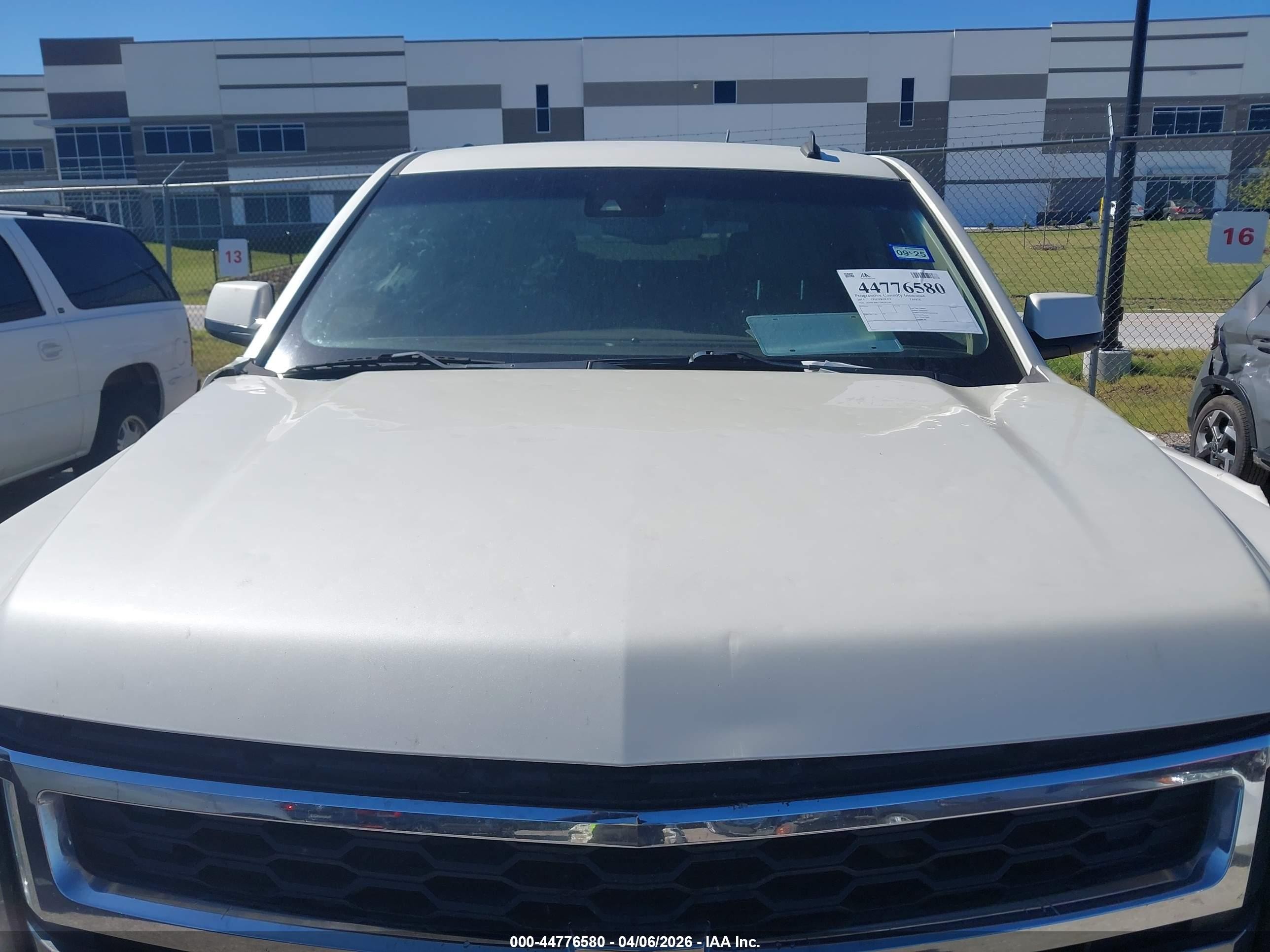 2015 Chevrolet Tahoe Lt White vin: 1GNSCBKC1FR292143