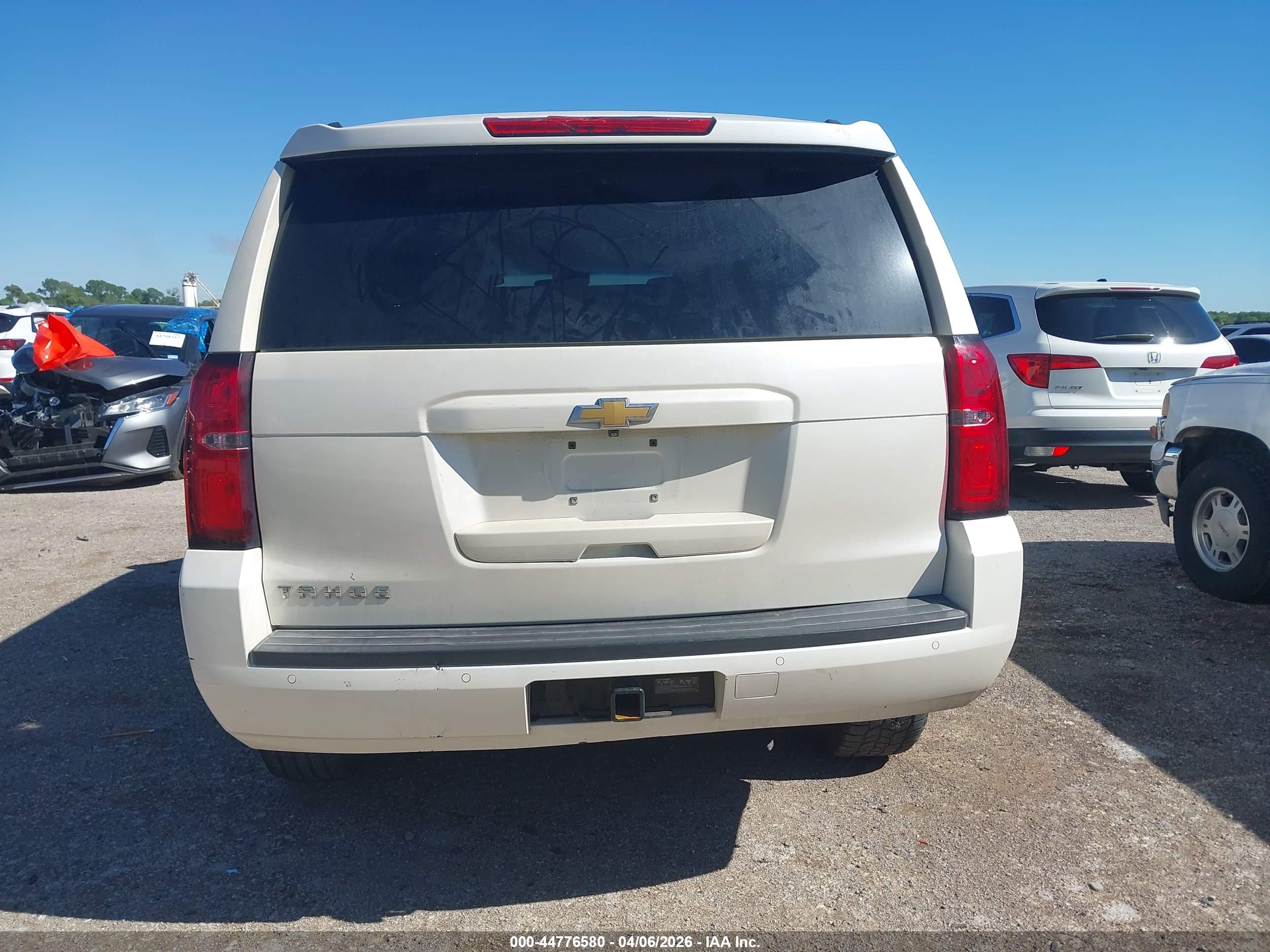 2015 Chevrolet Tahoe Lt White vin: 1GNSCBKC1FR292143