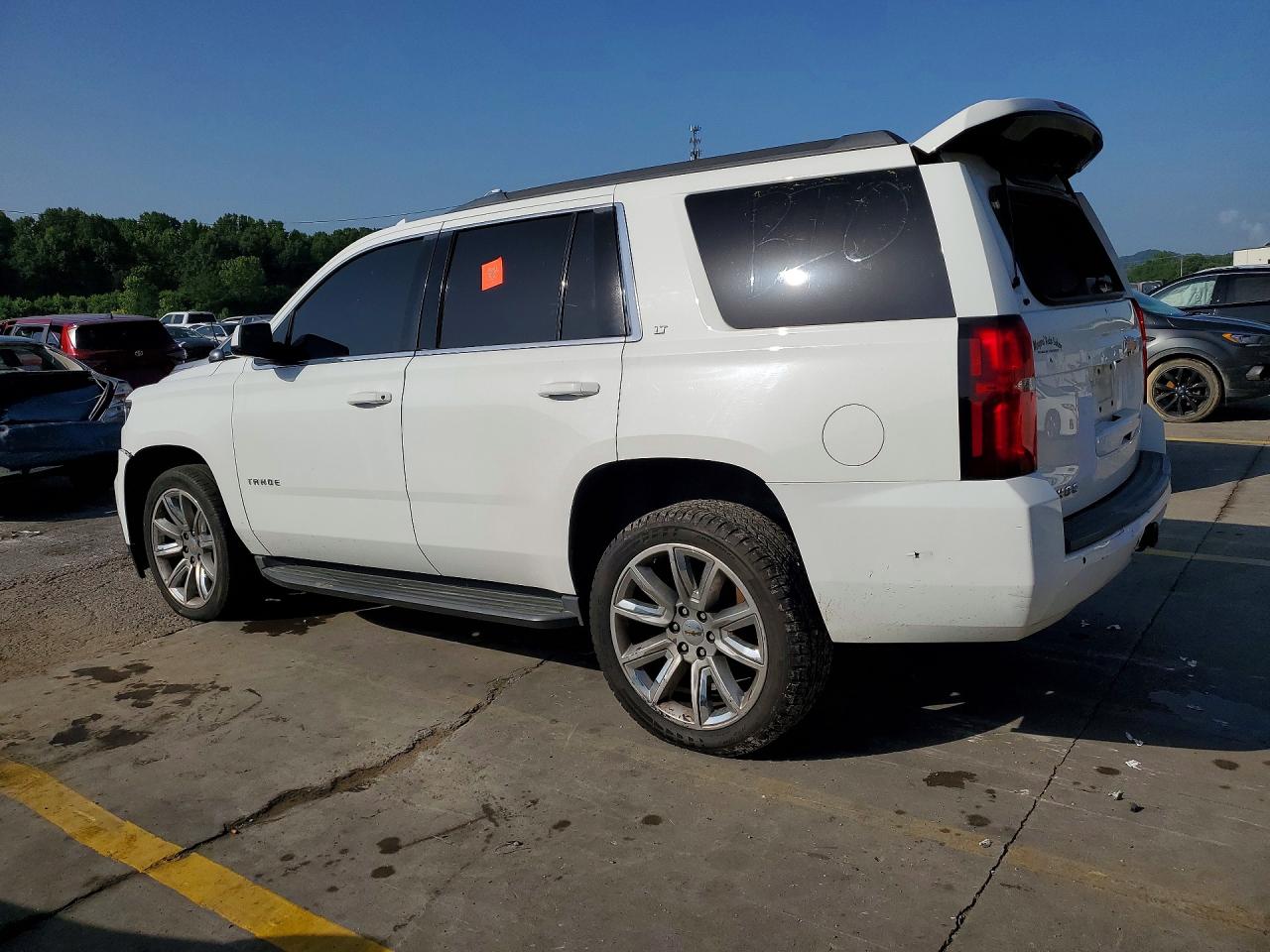2015 Chevrolet Tahoe White vin: 1GNSCBKC1FR678335
