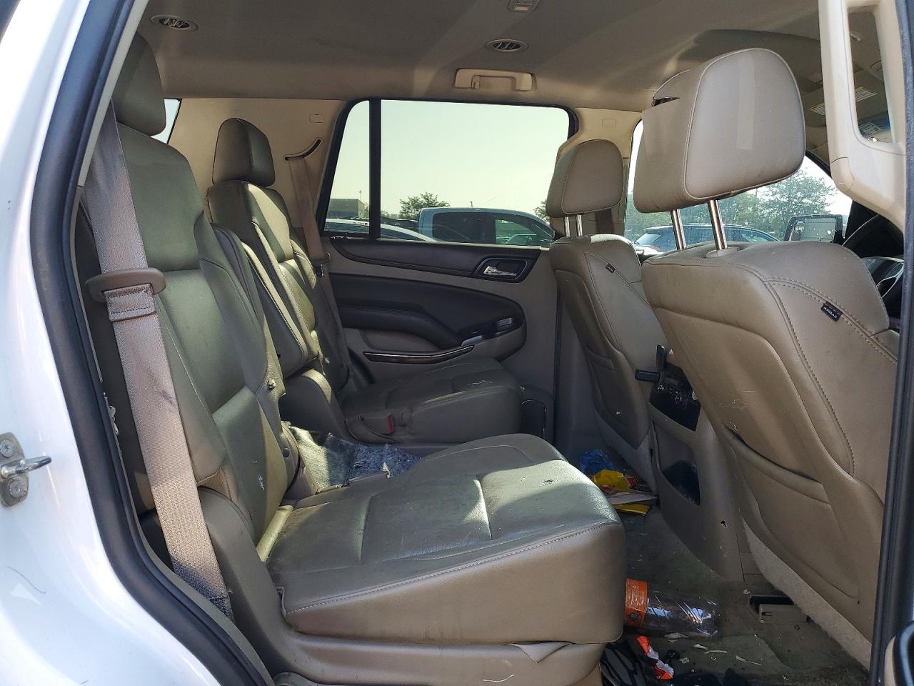 2015 Chevrolet Tahoe White vin: 1GNSCBKC1FR678335