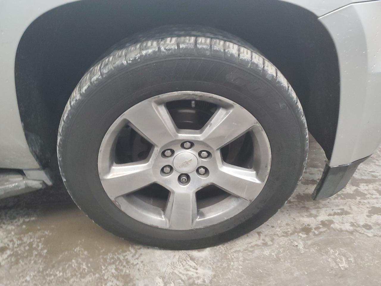 2015 Chevrolet Tahoe C1500 Lt Silver vin: 1GNSCBKC3FR168228 Damage: Right Front Wheel, Curb Rash, > 12 Inches
