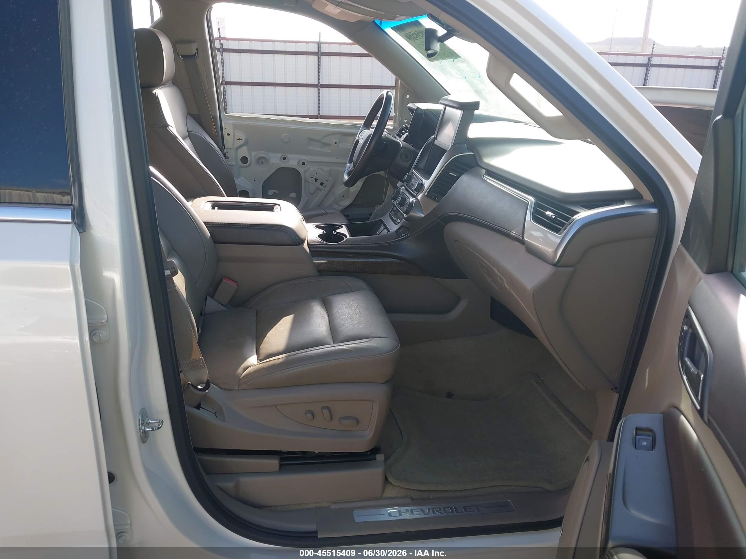 2015 Chevrolet Tahoe Lt White vin: 1GNSCBKC3FR686534