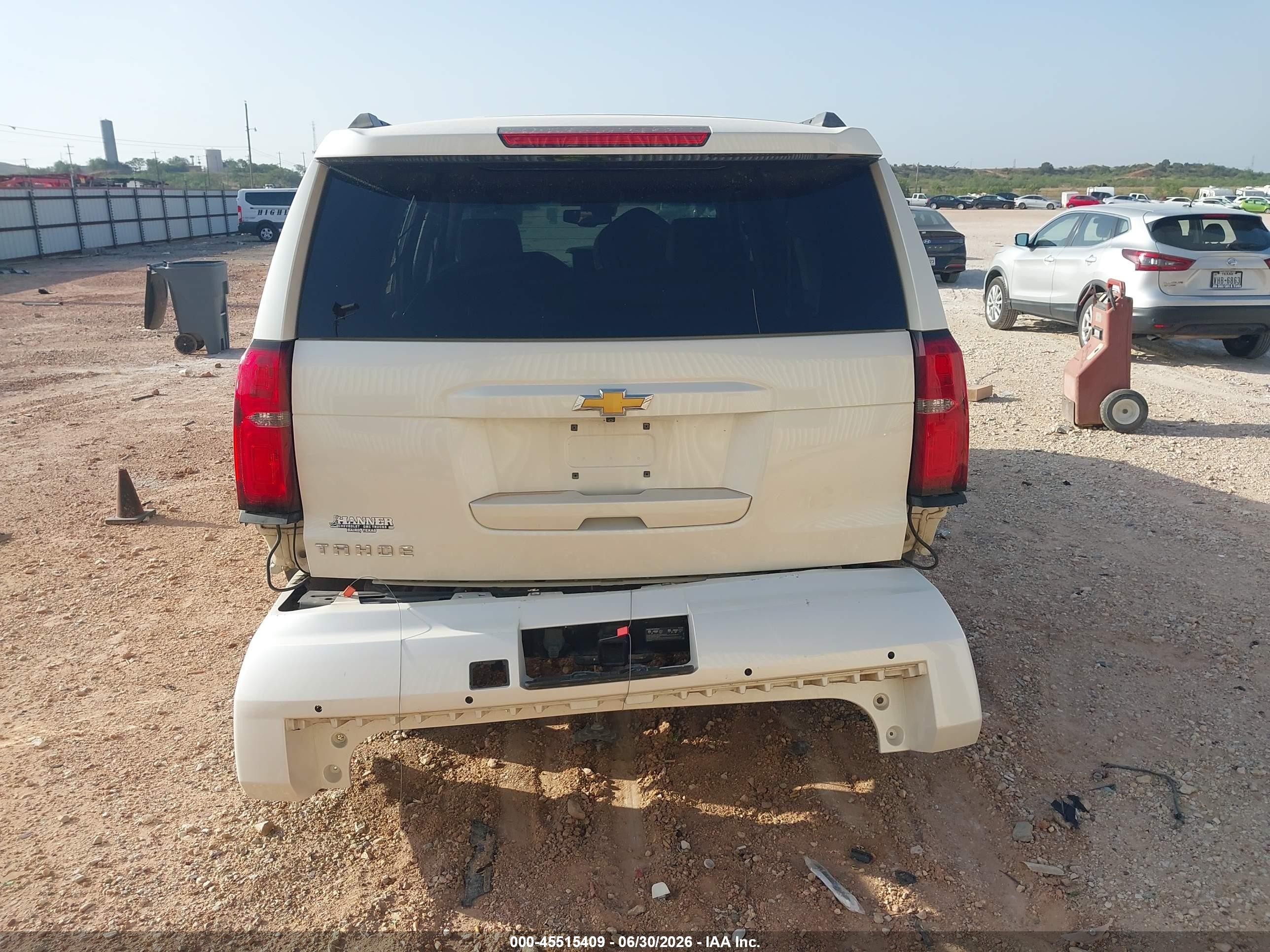 2015 Chevrolet Tahoe Lt White vin: 1GNSCBKC3FR686534
