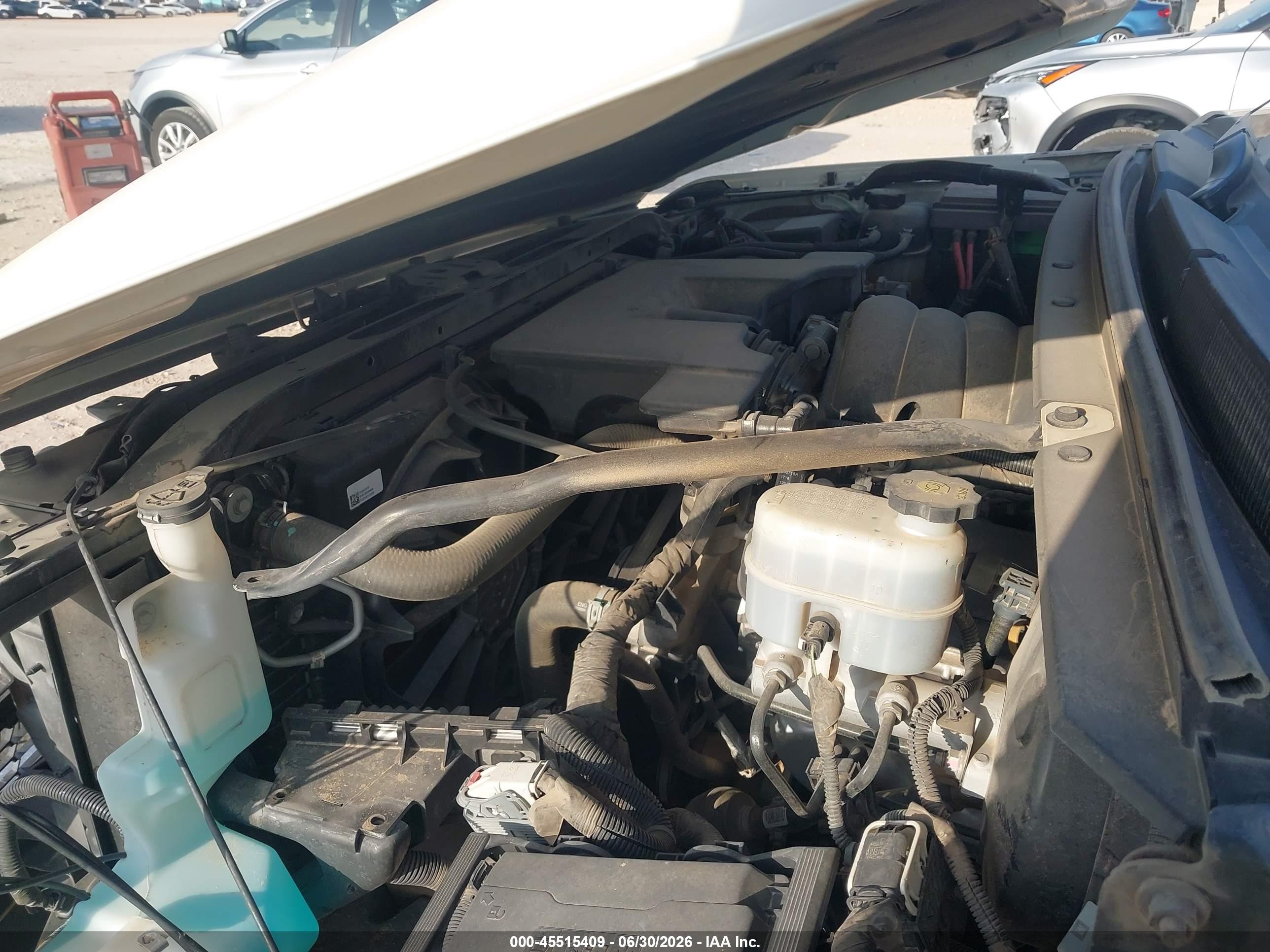2015 Chevrolet Tahoe Lt White vin: 1GNSCBKC3FR686534