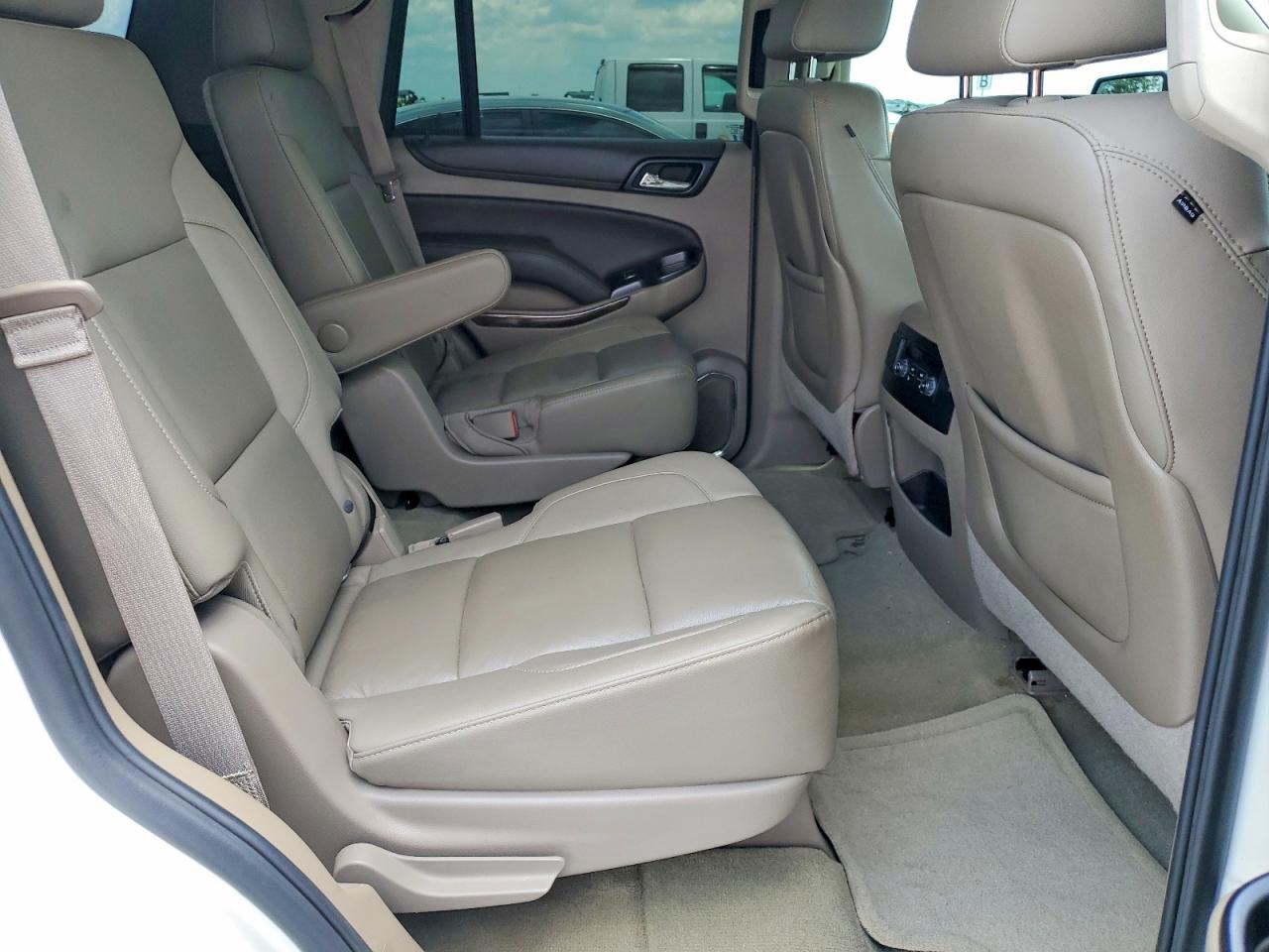 2015 Chevrolet Tahoe C1500 Lt White vin: 1GNSCBKC3FR726112