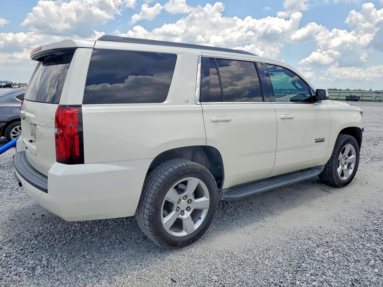2015 Chevrolet Tahoe C1500 Lt White vin: 1GNSCBKC3FR726112