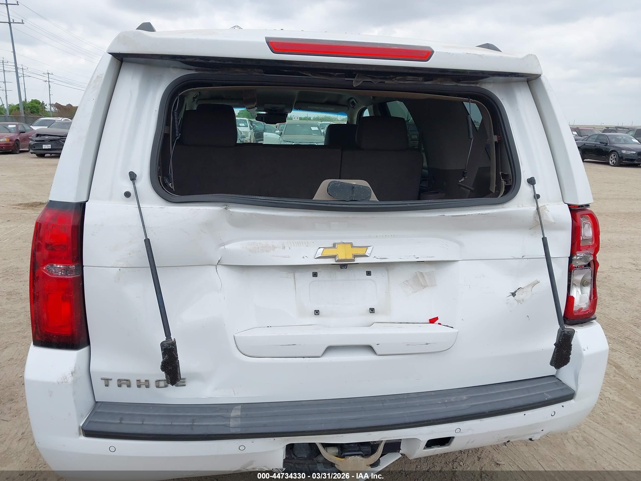 2015 Chevrolet Tahoe Lt White vin: 1GNSCBKC4FR117465