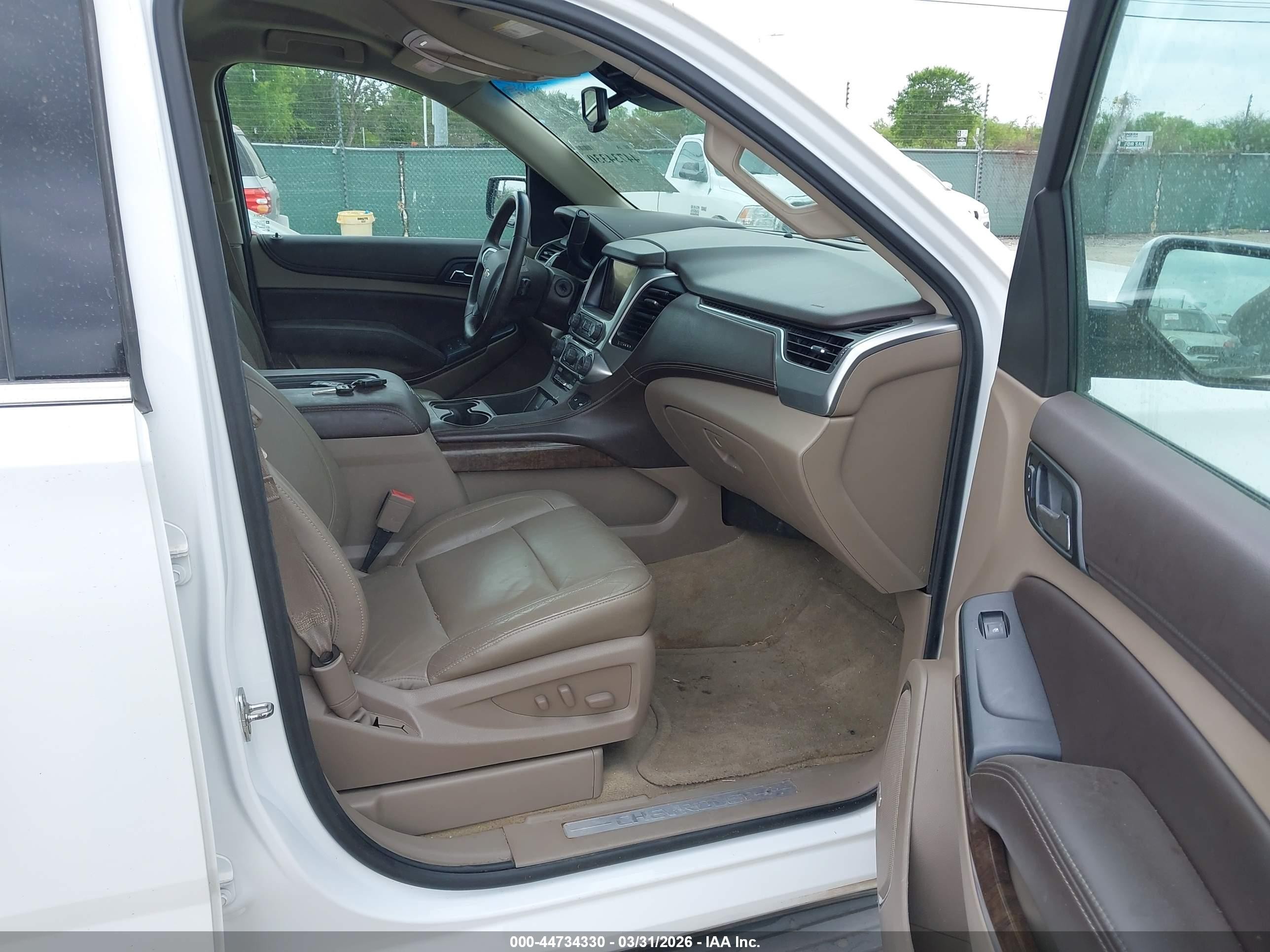 2015 Chevrolet Tahoe Lt White vin: 1GNSCBKC4FR117465