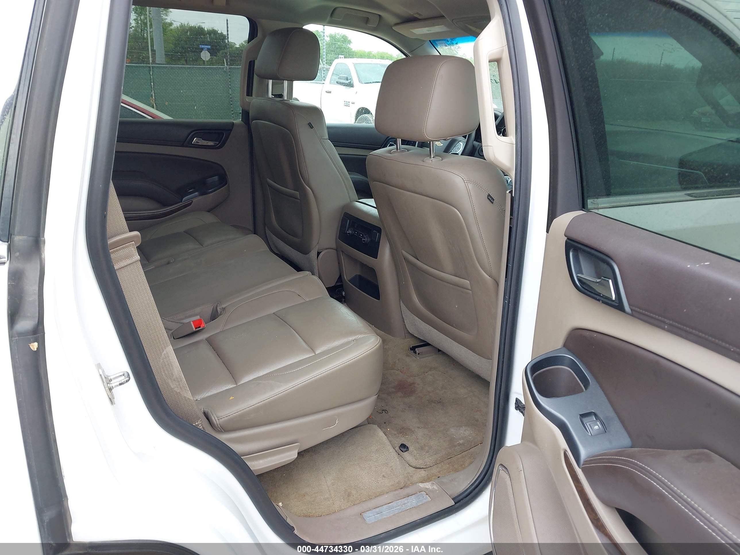2015 Chevrolet Tahoe Lt White vin: 1GNSCBKC4FR117465