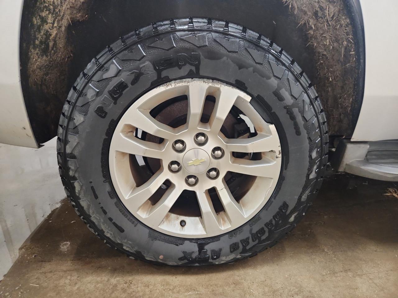 2015 Chevrolet Tahoe C1500 Lt Silver vin: 1GNSCBKC4FR173759 Damage: Right Rear Wheel, Broken, Replacement Required