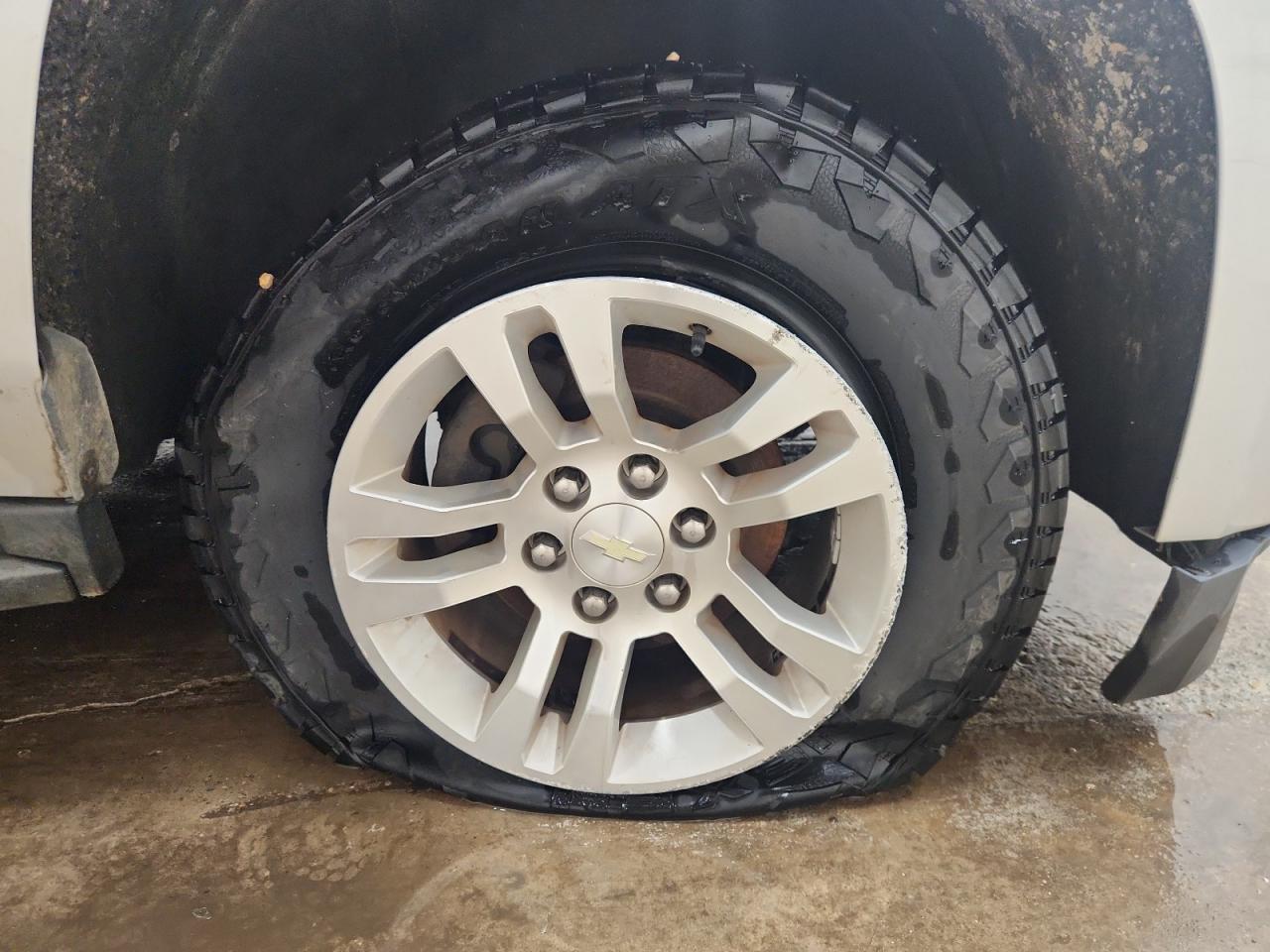2015 Chevrolet Tahoe C1500 Lt Silver vin: 1GNSCBKC4FR173759 Damage: Right Front Tire, Cut, Replacement Required