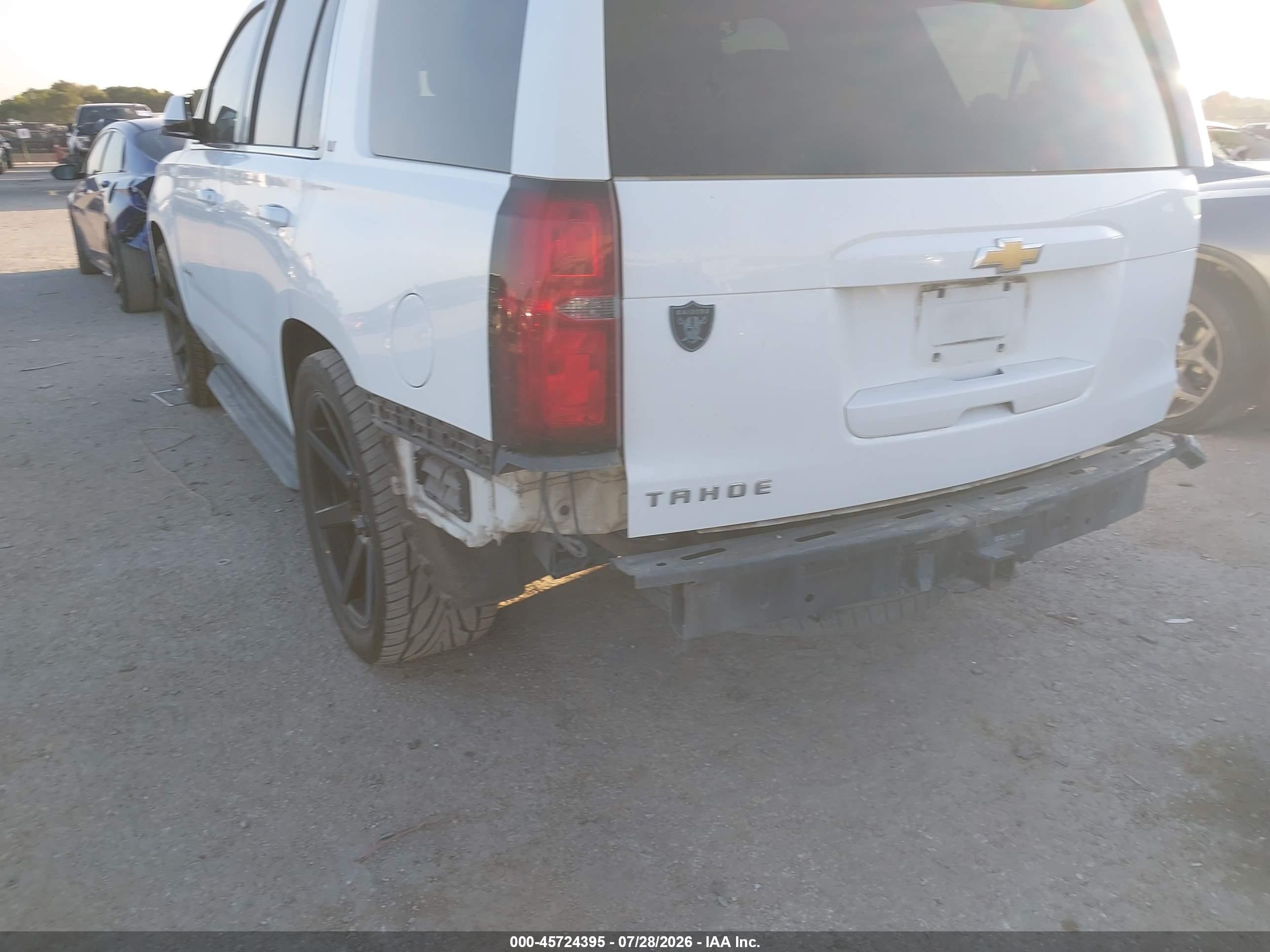 2015 Chevrolet Tahoe Lt Белый vin: 1GNSCBKC5FR175827