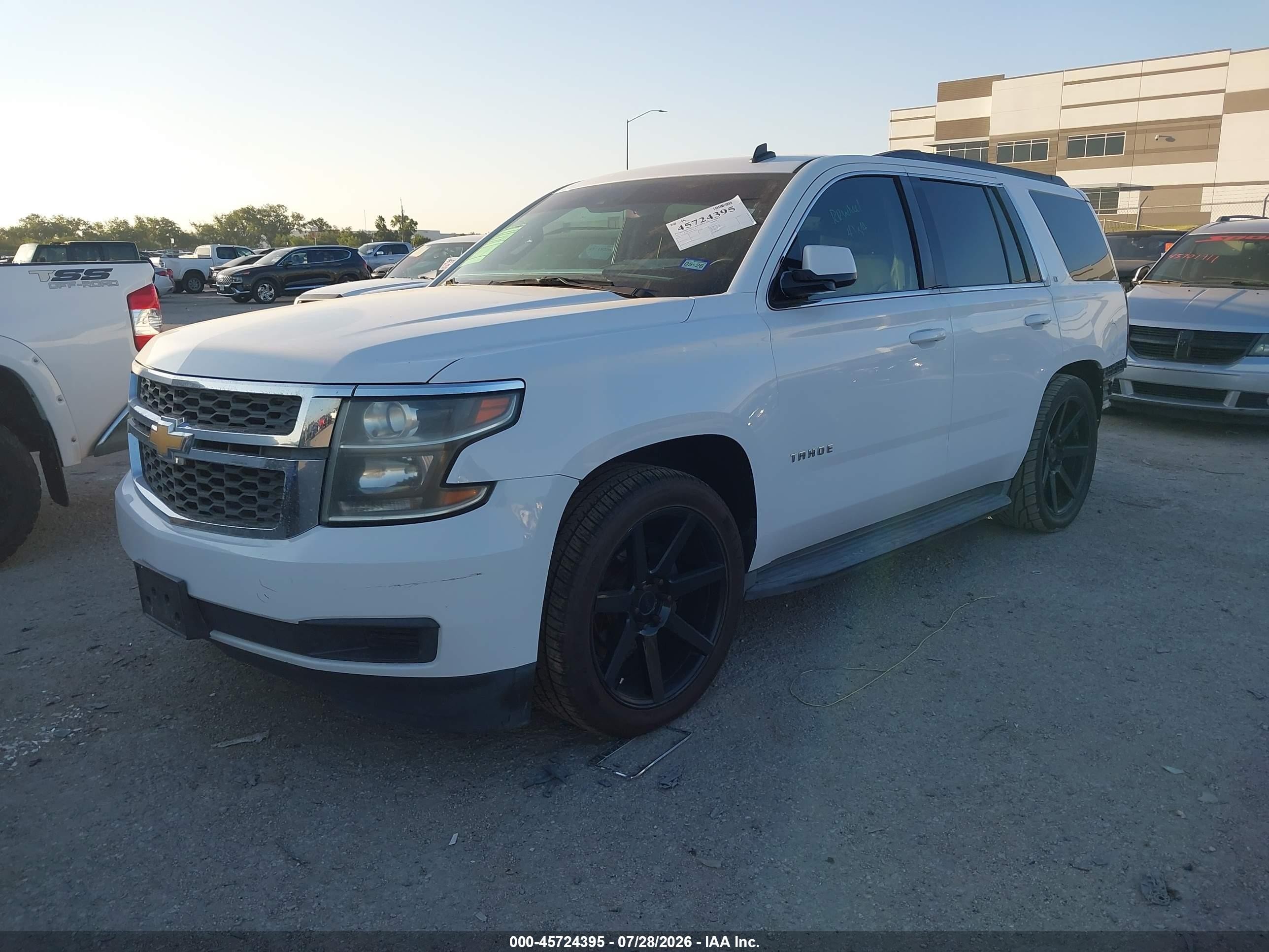 2015 Chevrolet Tahoe Lt Белый vin: 1GNSCBKC5FR175827