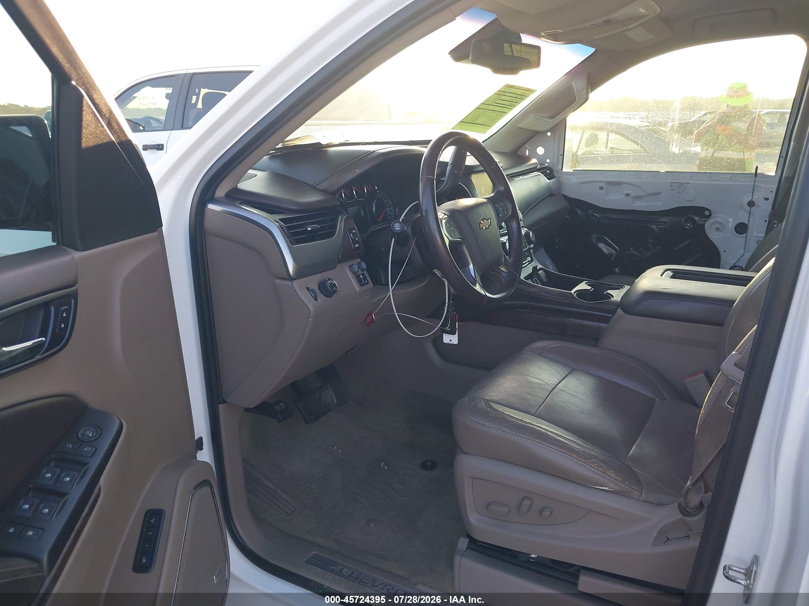 2015 Chevrolet Tahoe Lt Белый vin: 1GNSCBKC5FR175827