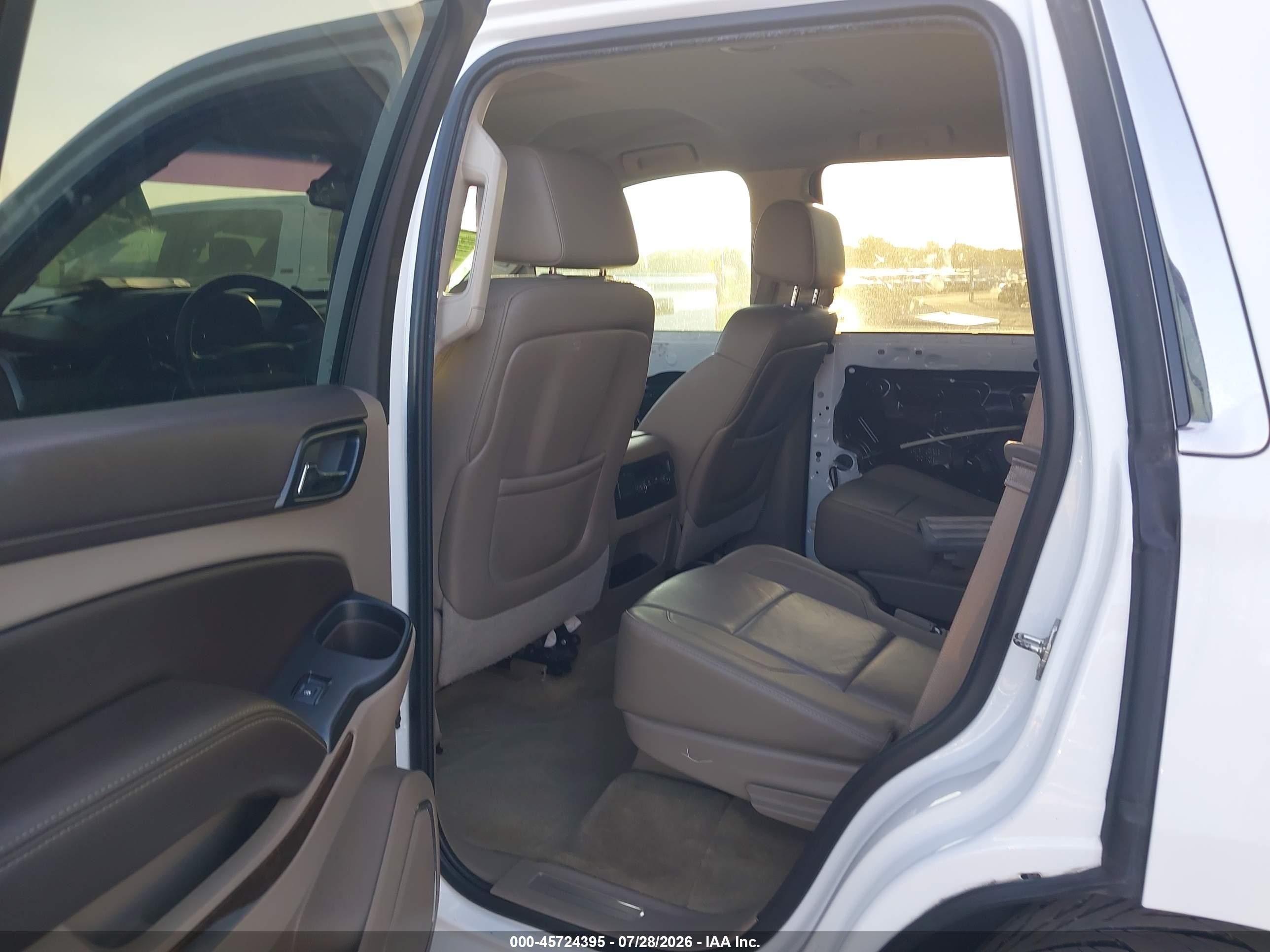 2015 Chevrolet Tahoe Lt Белый vin: 1GNSCBKC5FR175827