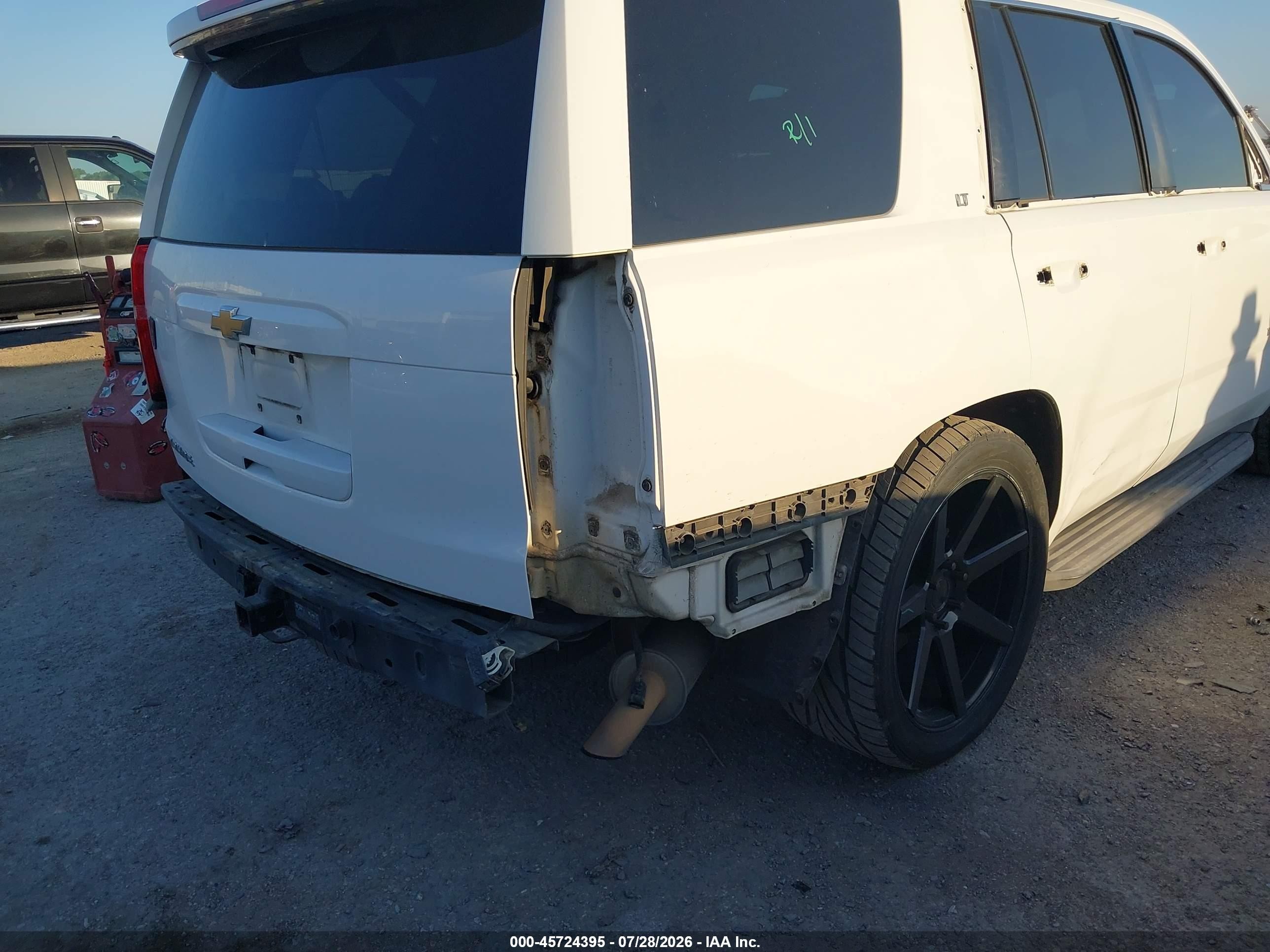 2015 Chevrolet Tahoe Lt Белый vin: 1GNSCBKC5FR175827