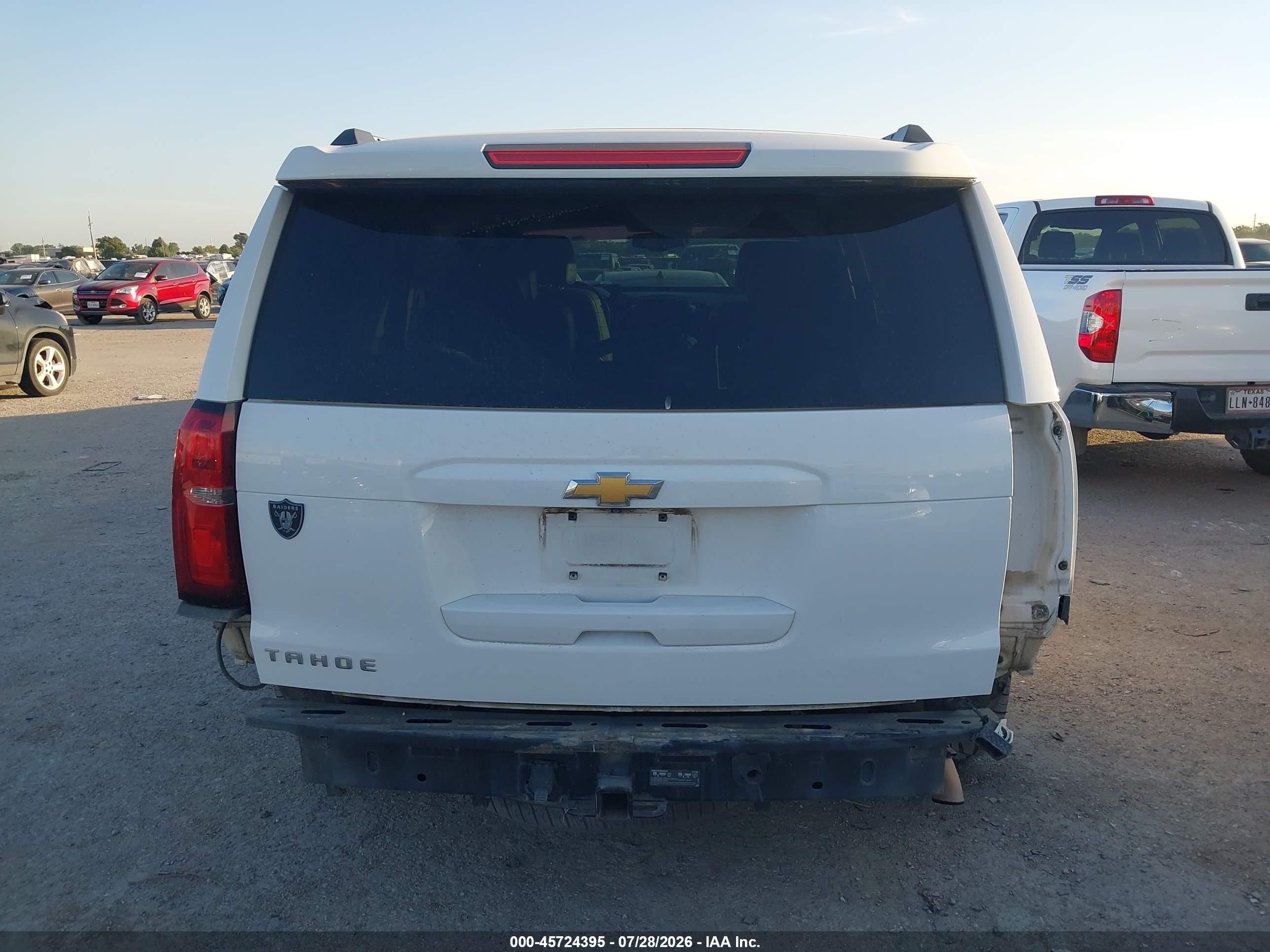 2015 Chevrolet Tahoe Lt Белый vin: 1GNSCBKC5FR175827