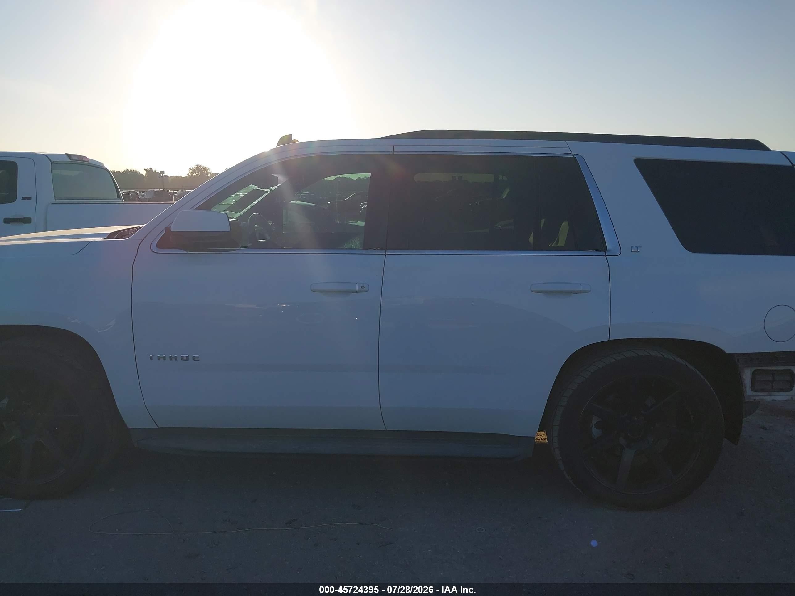 2015 Chevrolet Tahoe Lt Белый vin: 1GNSCBKC5FR175827