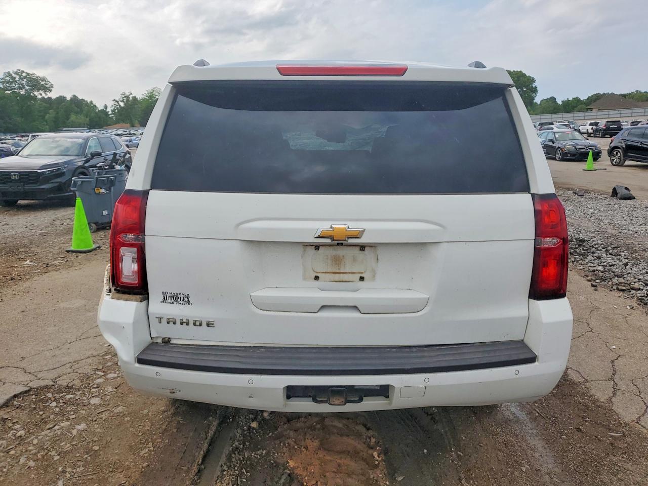 2015 Chevrolet Tahoe C1500 Lt White vin: 1GNSCBKC5FR233953