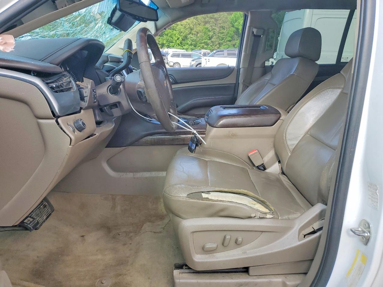 2015 Chevrolet Tahoe C1500 Lt White vin: 1GNSCBKC5FR233953